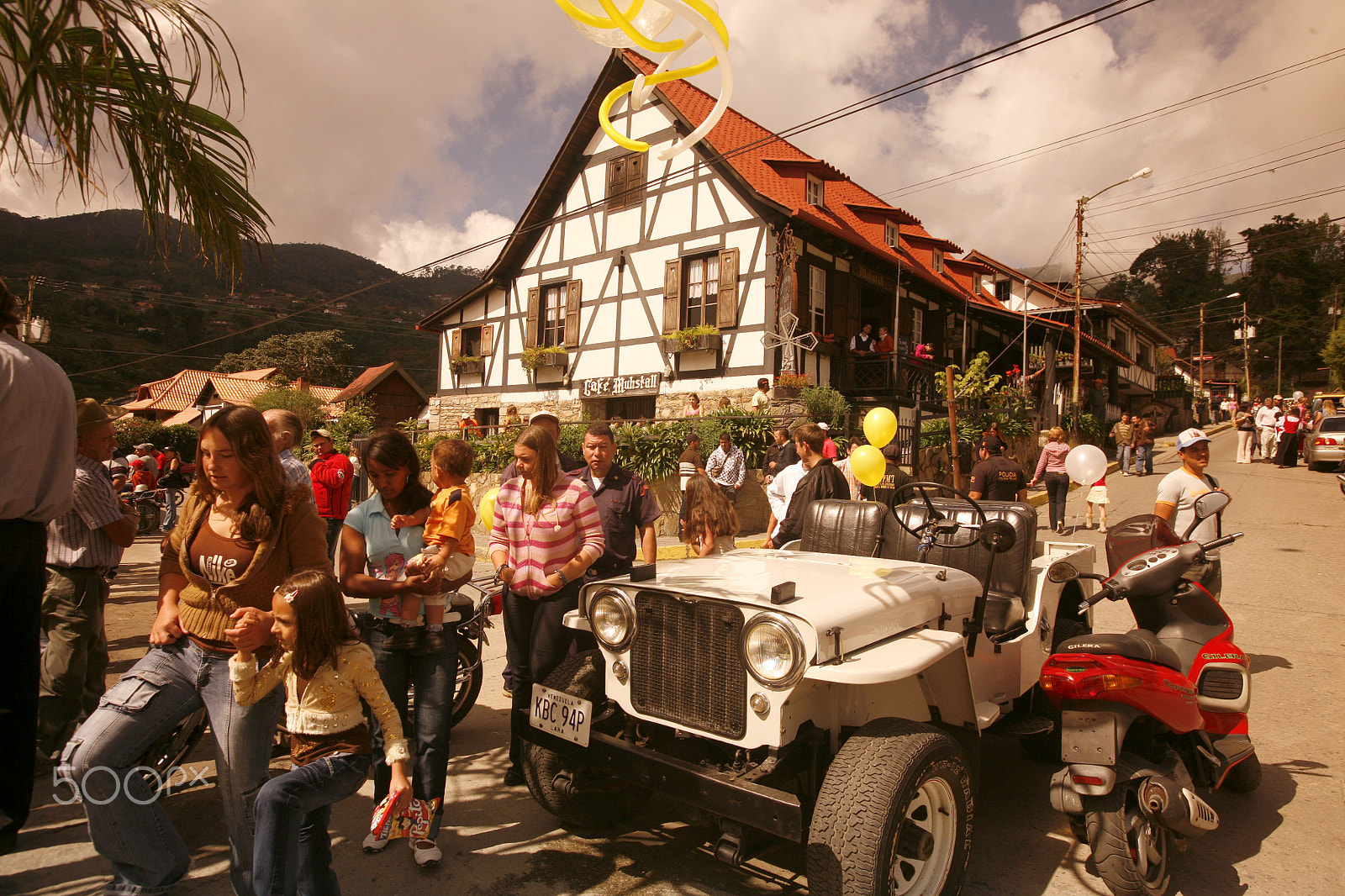 Canon EOS 5D + Canon EF 16-35mm F2.8L USM sample photo. South america venezuela colonia tovar festival photography