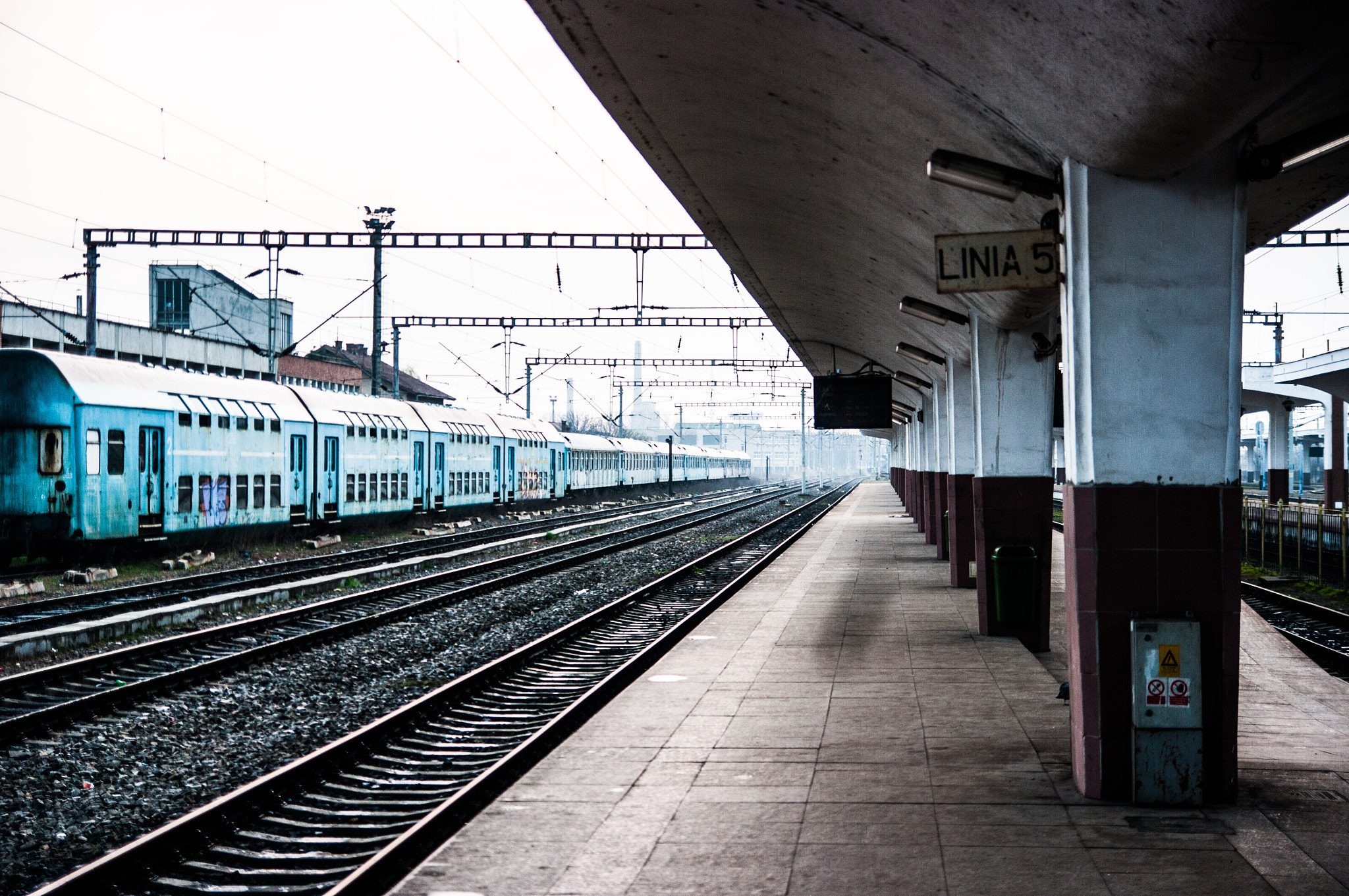 Pentax K20D sample photo. Blue train photography