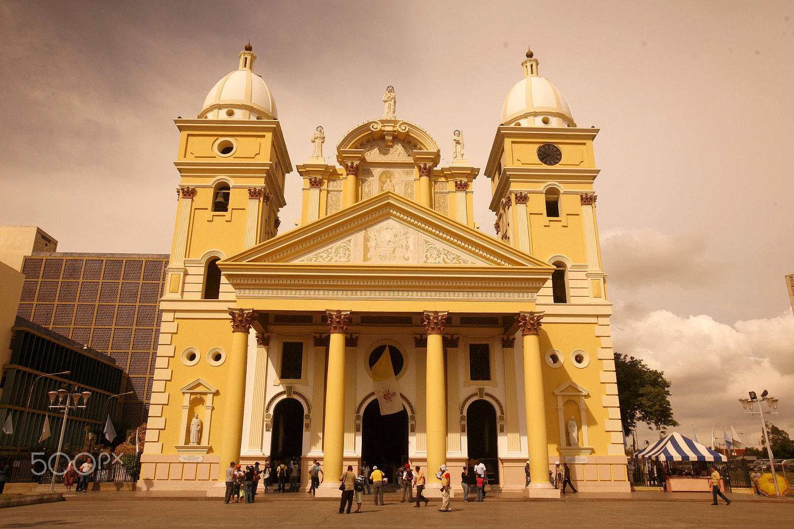 Canon EOS 5D + Canon EF 16-35mm F2.8L USM sample photo. South america venezuela maracaibo town photography