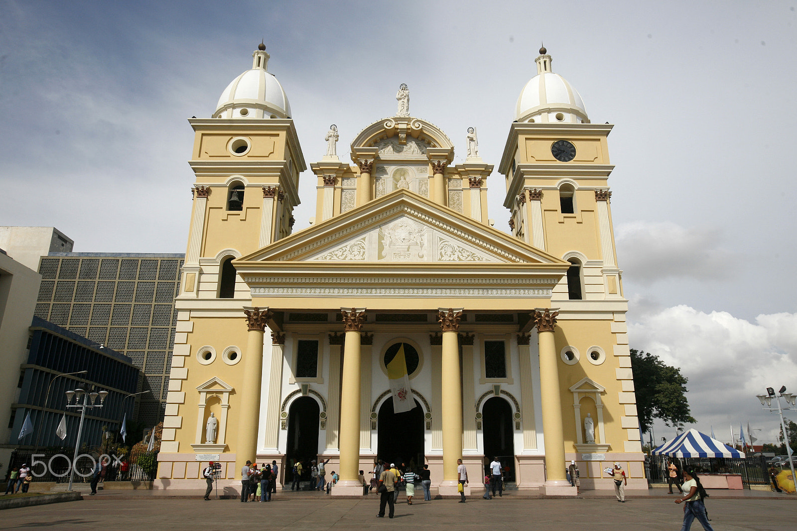 Canon EOS 5D + Canon EF 16-35mm F2.8L USM sample photo. South america venezuela maracaibo town photography