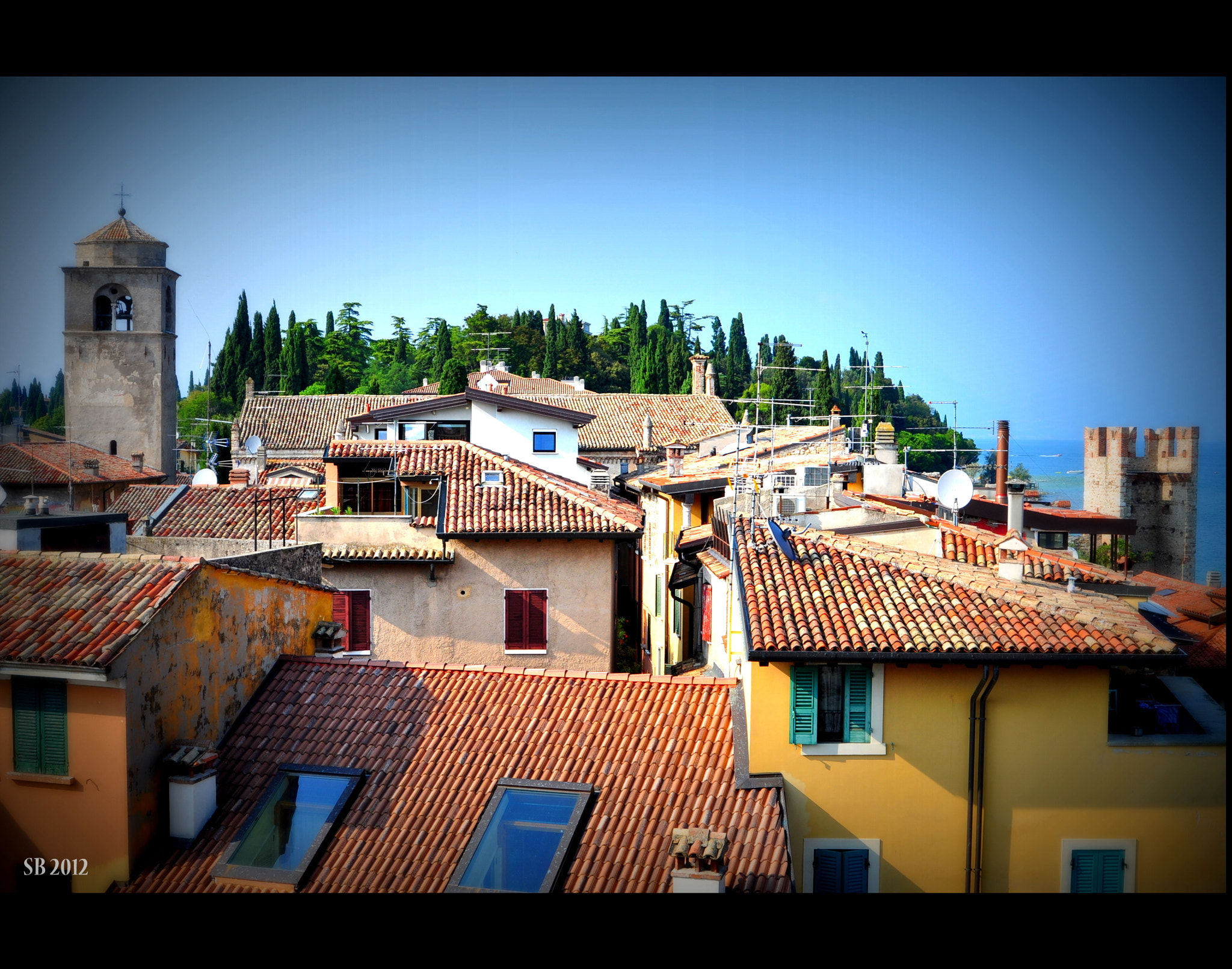 AF Zoom-Nikkor 28-100mm f/3.5-5.6G sample photo. Sirmione photography