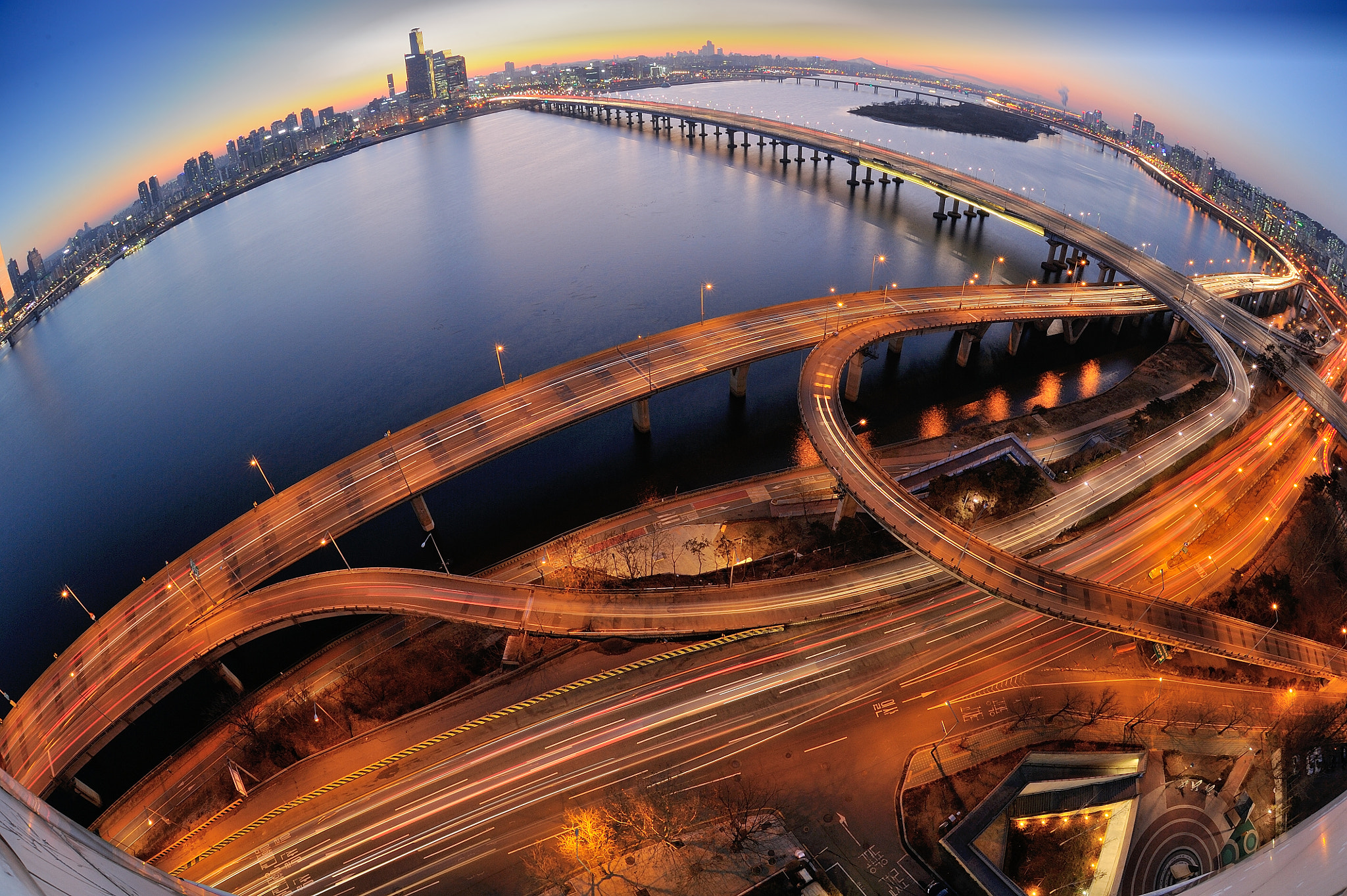 Nikon D3S + Sigma 15mm F2.8 EX DG Diagonal Fisheye sample photo. Night view of seoul photography