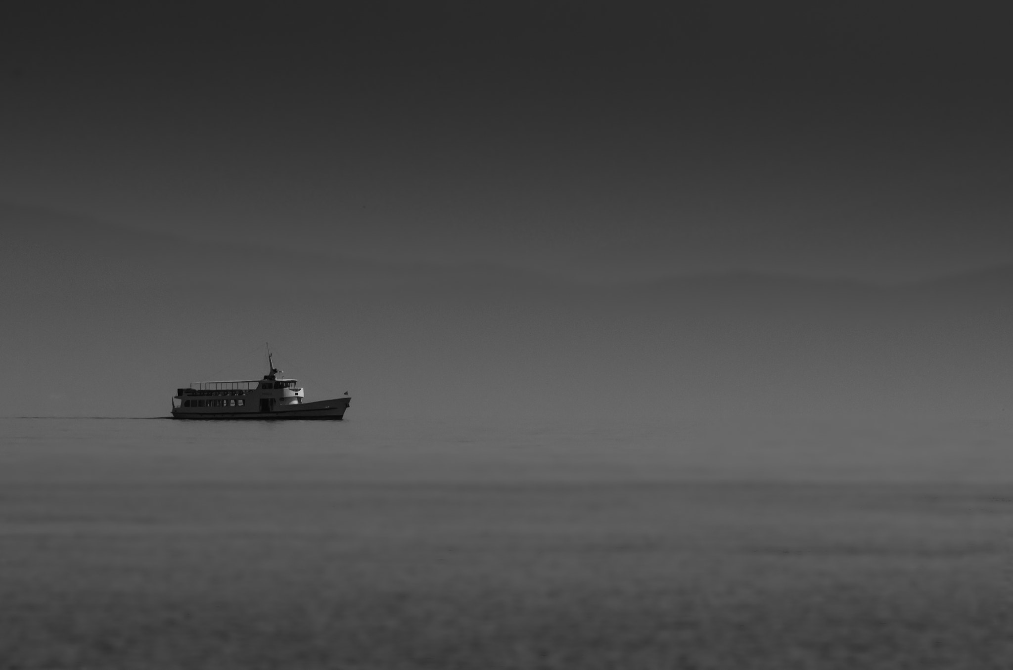 AF Zoom-Nikkor 28-105mm f/3.5-4.5D IF sample photo. Ghost boat photography