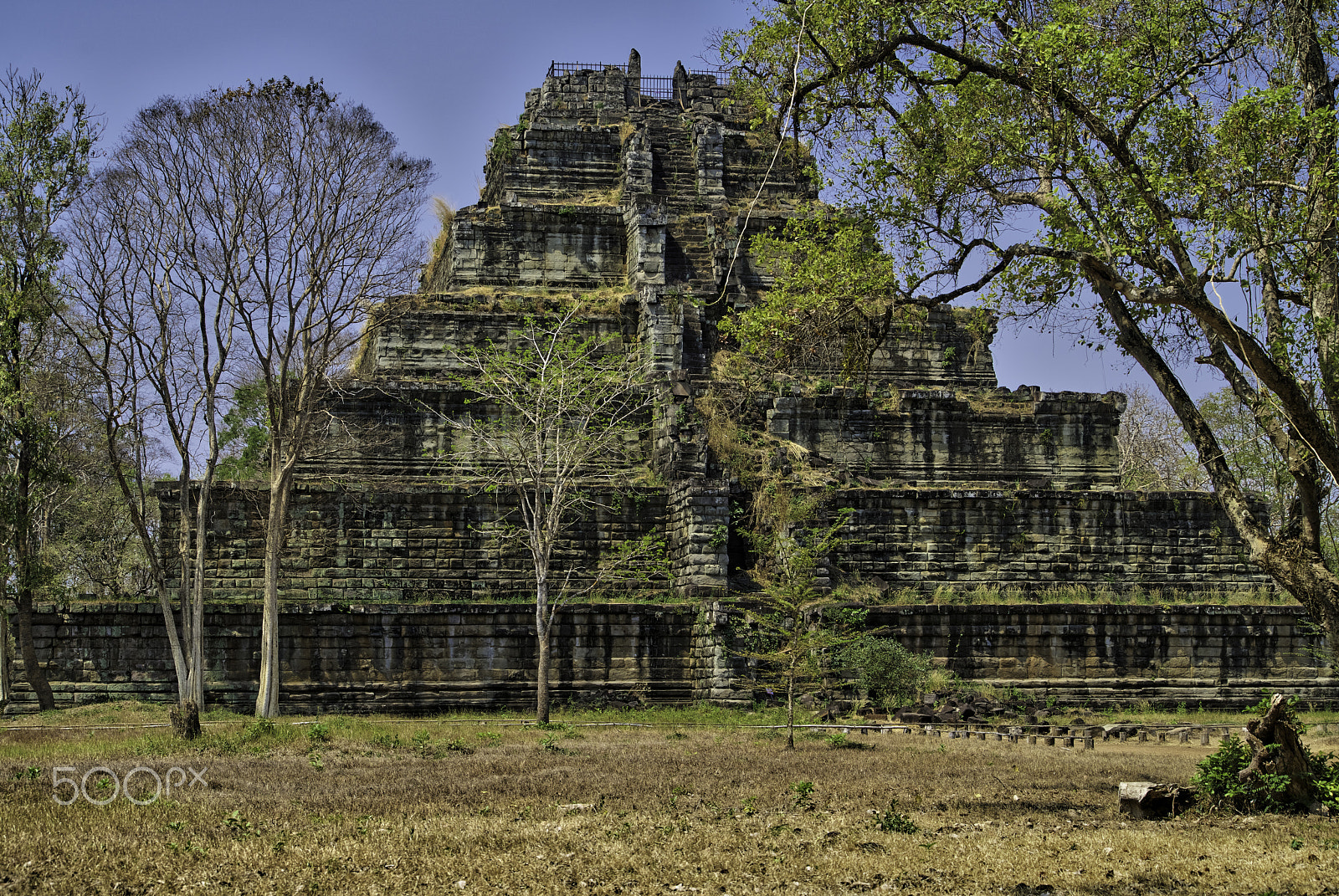 Sony FE 28-70mm F3.5-5.6 OSS sample photo. Koh ker pyramid photography