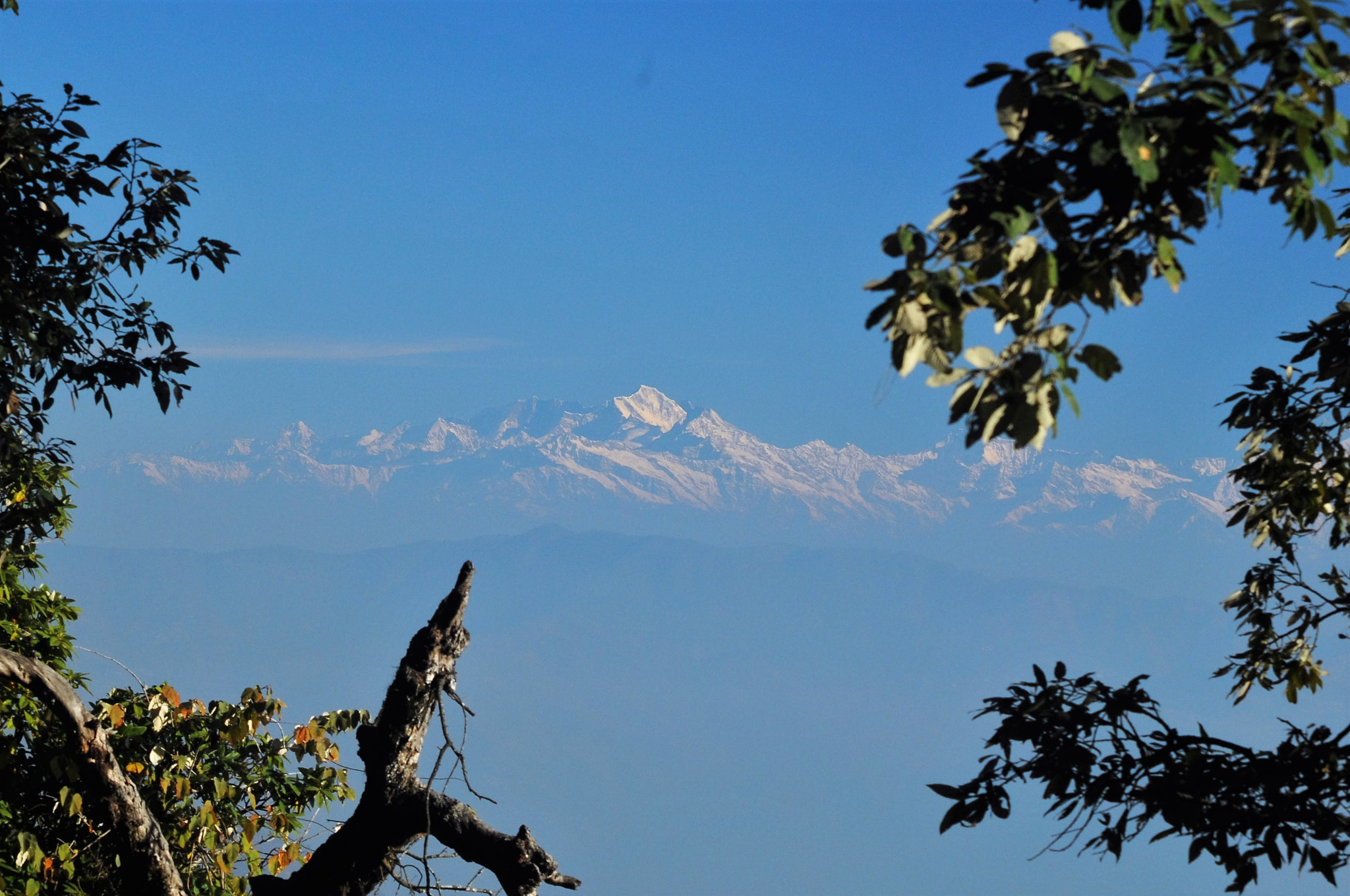 AF Zoom-Nikkor 70-300mm f/4-5.6D ED sample photo. Himalayan range photography