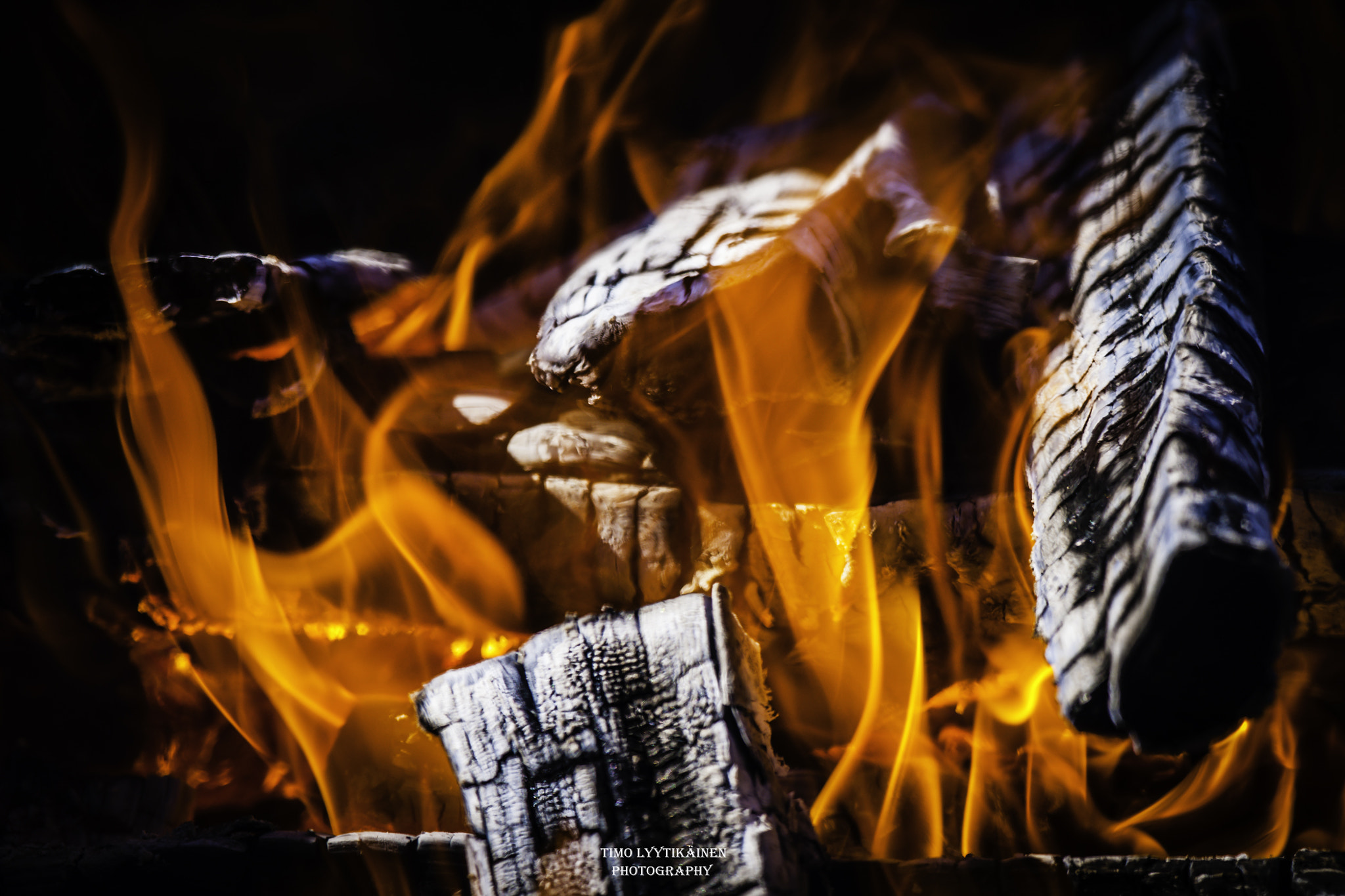 Sony 70-300mm F4.5-5.6 G SSM sample photo. Light my fire photography