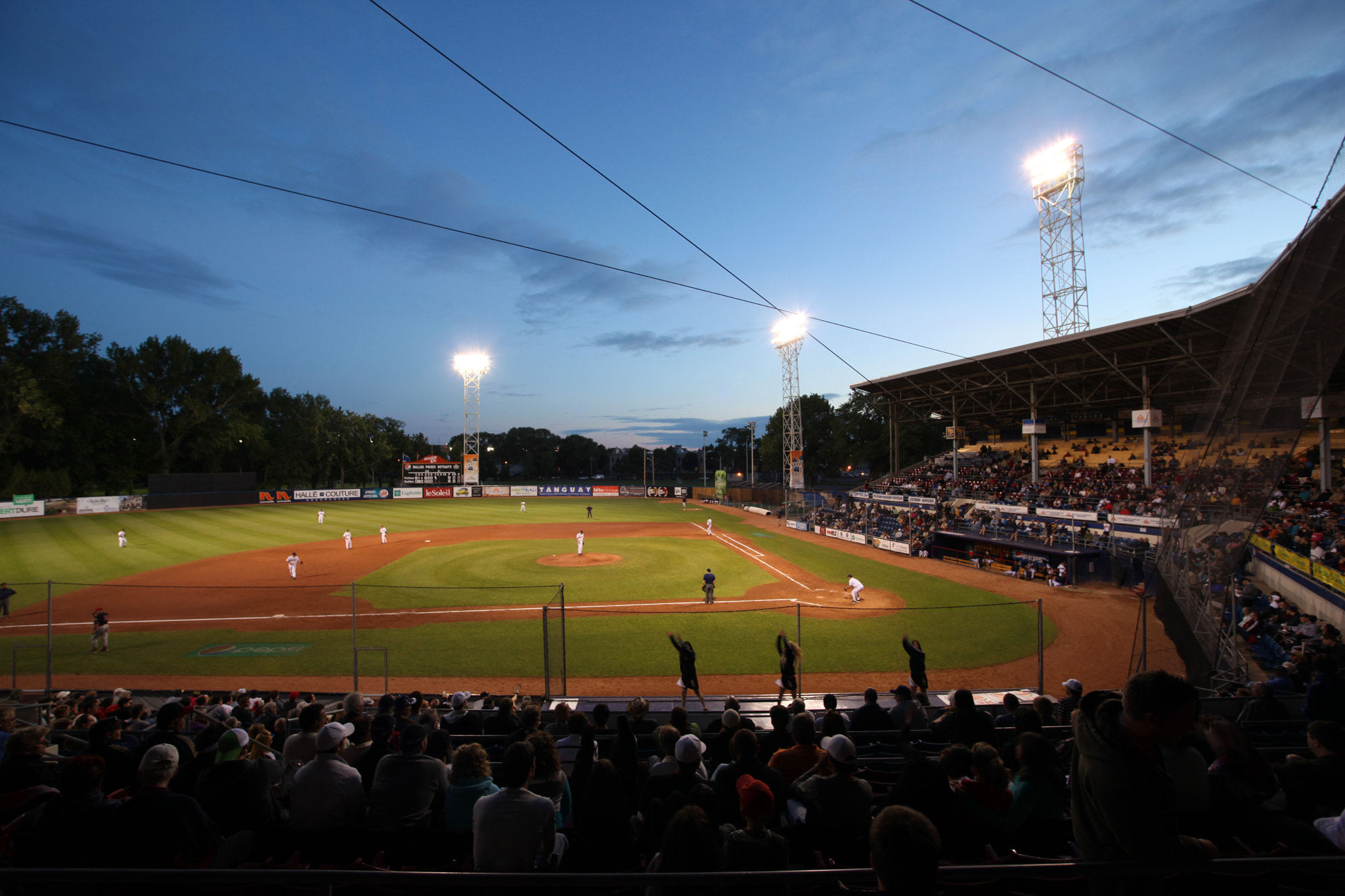 Sigma 15-30mm f/3.5-4.5 EX DG Aspherical sample photo. Baseball in quebec city photography