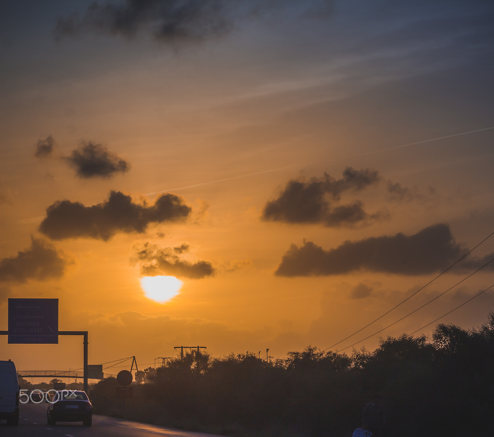 Canon EOS 1200D (EOS Rebel T5 / EOS Kiss X70 / EOS Hi) + Canon EF 70-210mm f/3.5-4.5 USM sample photo. Highway sunset photography