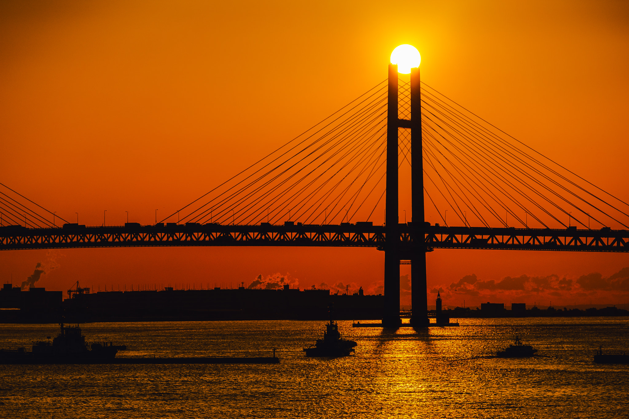 Sony 70-300mm F4.5-5.6 G SSM sample photo. Sunrise over yokohama bay bridge #2 photography