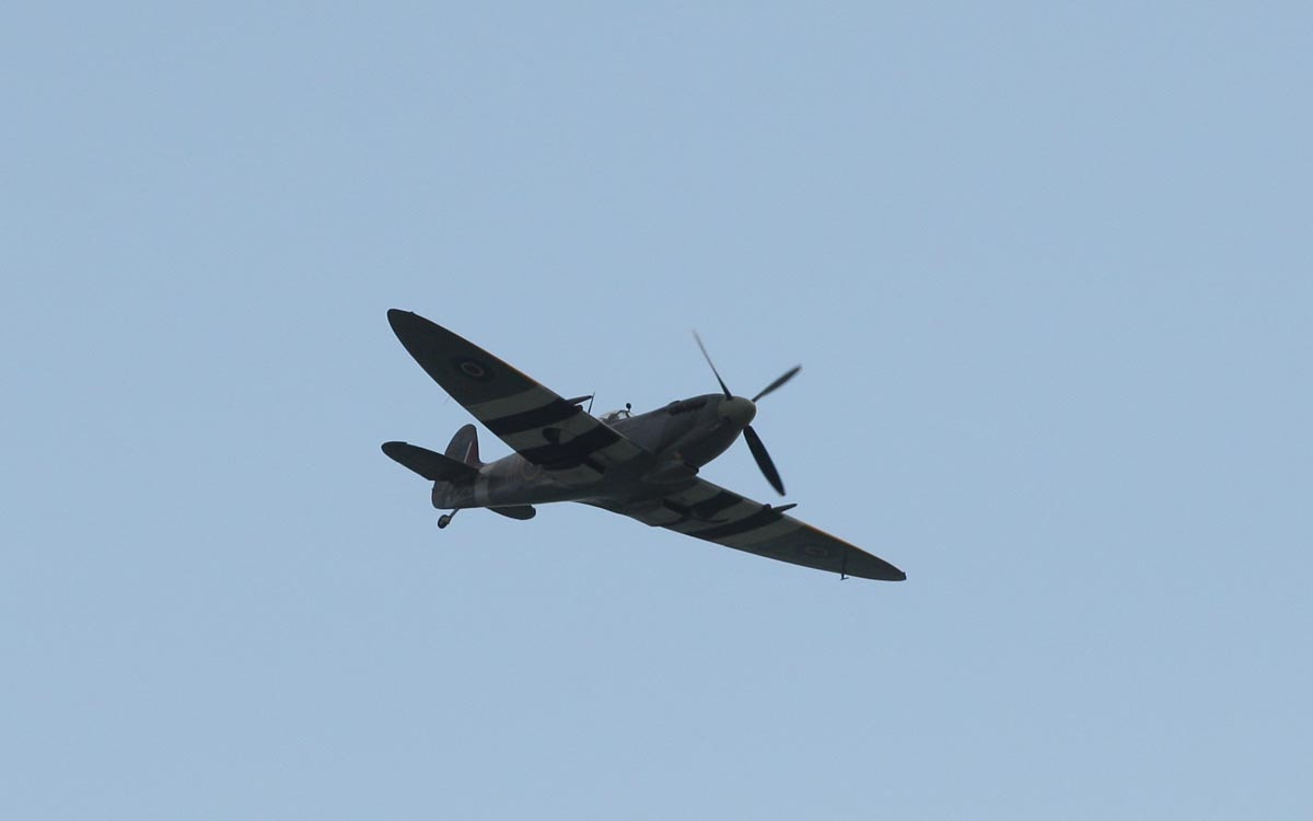 Canon EOS-1D Mark III + Canon EF 300mm f/2.8L sample photo. Spitfire over southampton photography