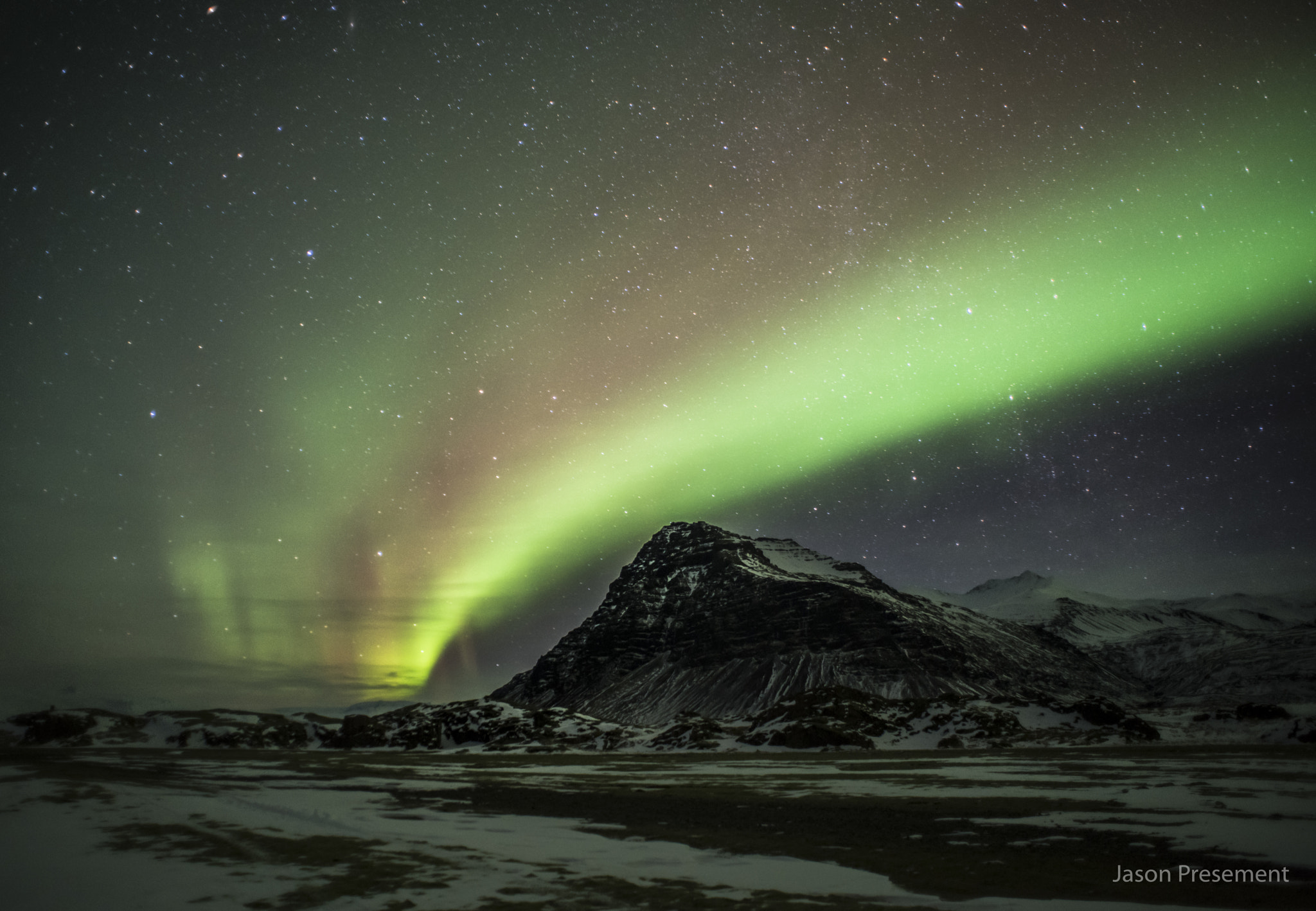 Nikon D810 + Nikon AF Nikkor 20mm F2.8D sample photo. Icelandic aurora photography
