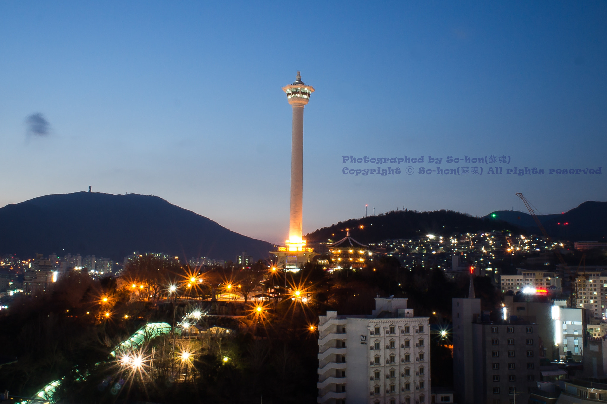 Sony Alpha NEX-C3 + Sony E 16mm F2.8 sample photo. Yongdusan park photography