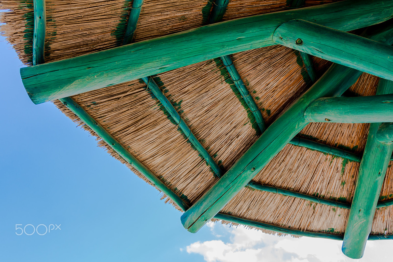 Canon EOS 650D (EOS Rebel T4i / EOS Kiss X6i) sample photo. Straw beach umbrella photography