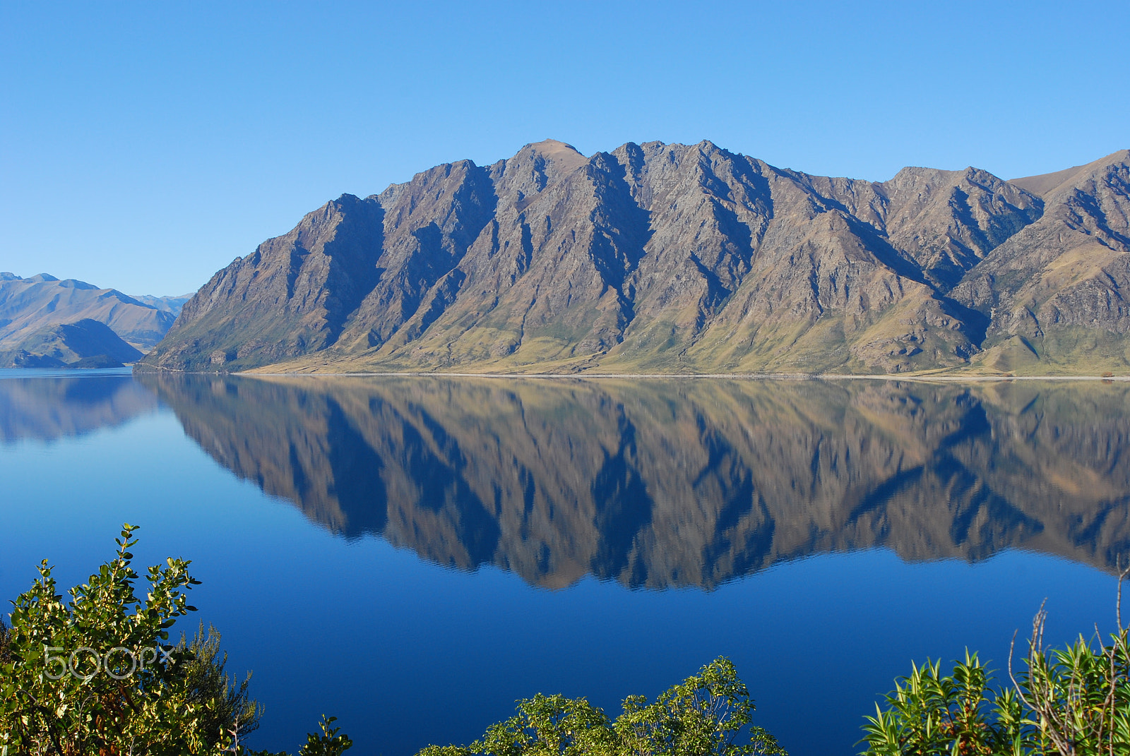 Nikon D80 + AF Zoom-Nikkor 28-100mm f/3.5-5.6G sample photo. Reflections in a lake near queenstown photography
