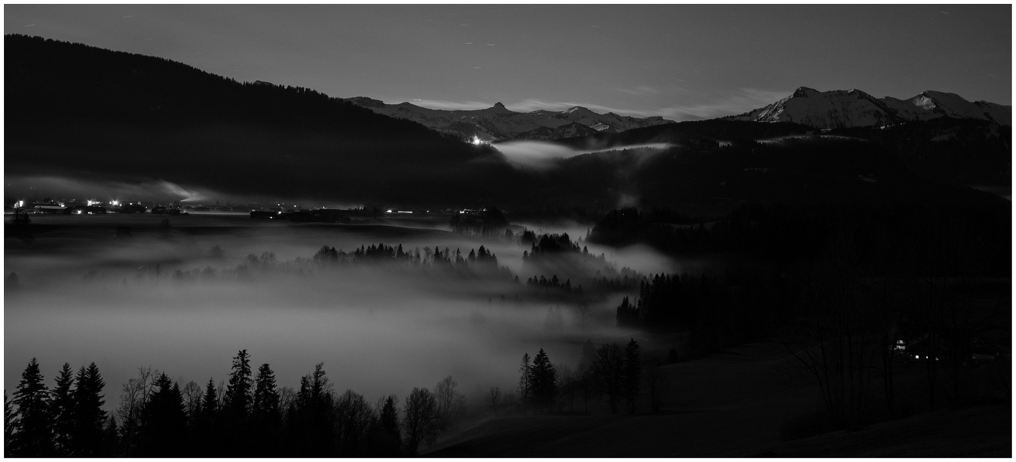 Sigma 10-20mm F4-5.6 EX DC HSM sample photo. Fog is in town photography