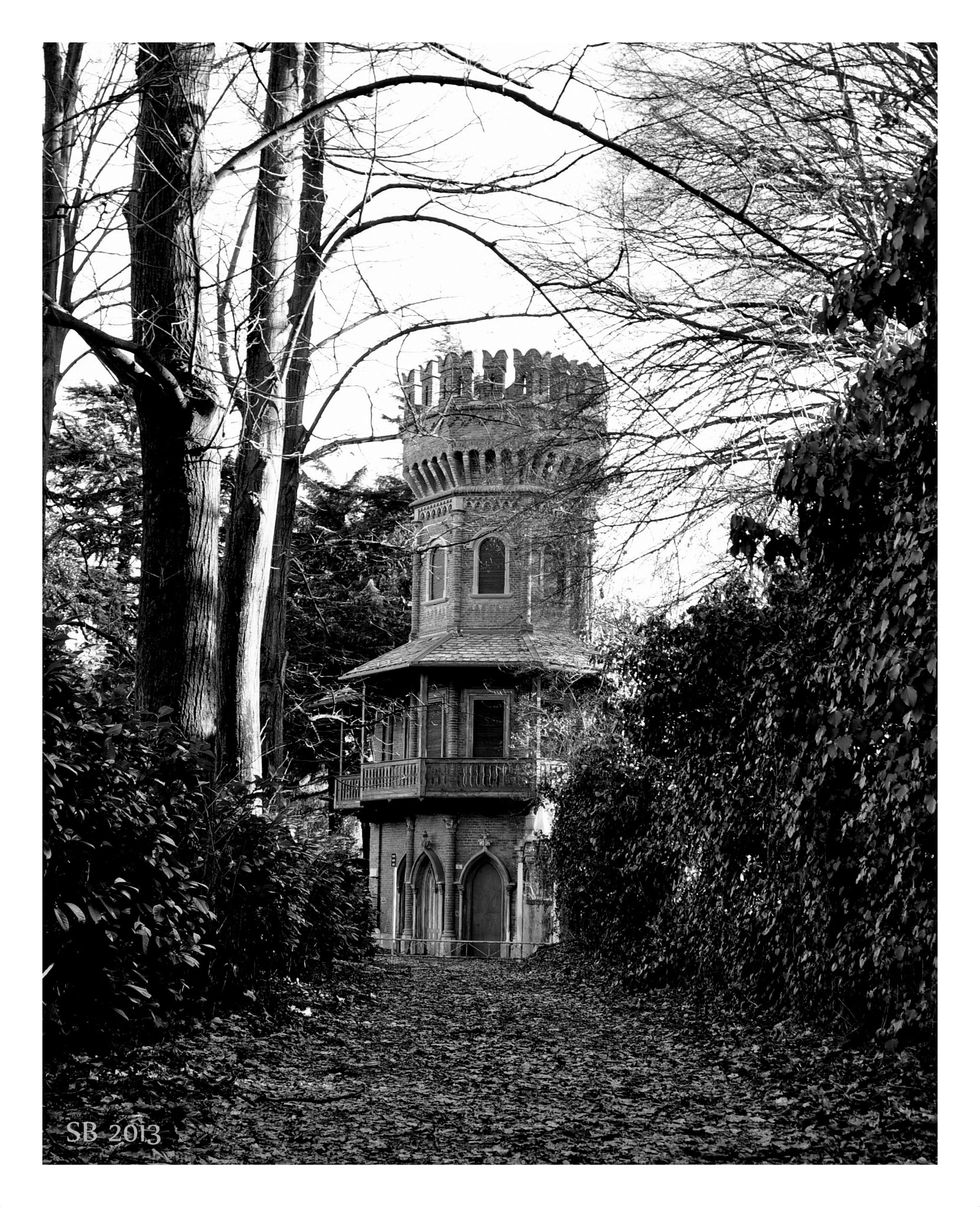 AF Zoom-Nikkor 28-100mm f/3.5-5.6G sample photo. Medieval tower i [popular] photography