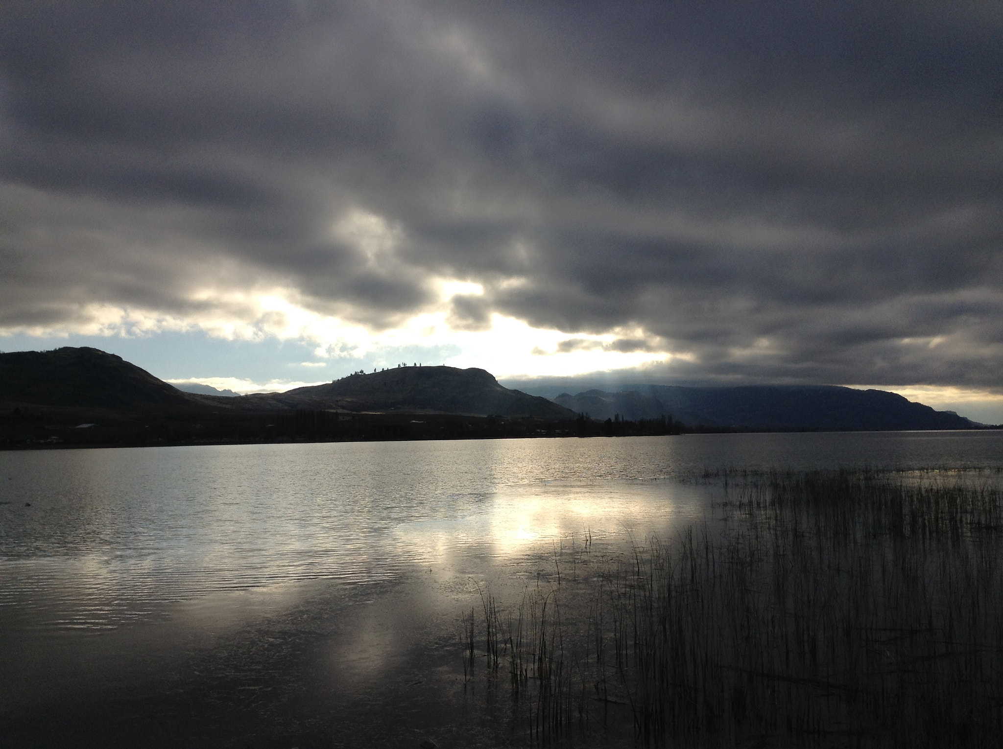 iPod touch back camera 3.3mm f/2.4 sample photo. Sunrise on lake osoyoos photography