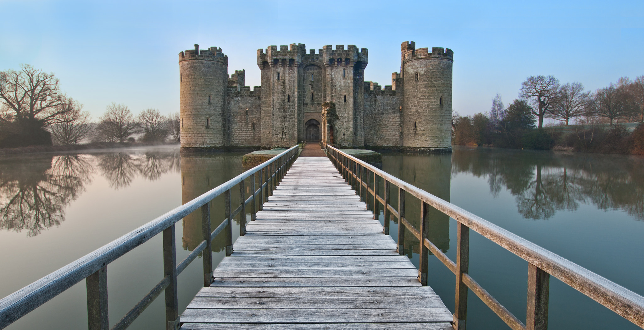 Sigma 10-20mm F3.5 EX DC HSM sample photo. Frosty bodiam castle photography