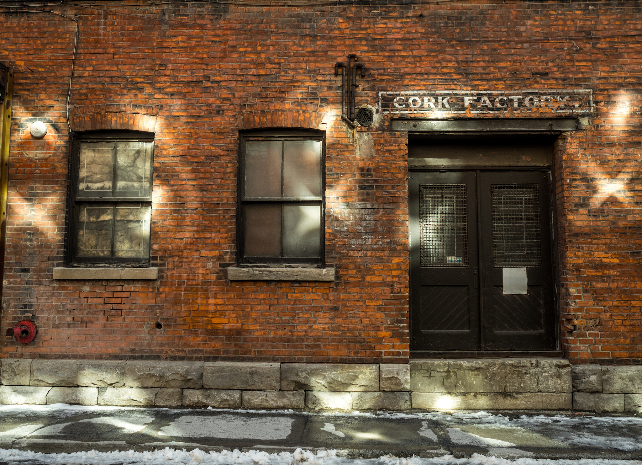 Olympus OM-D E-M5 II + Olympus M.Zuiko Digital 17mm F1.8 sample photo. Cork factory photography