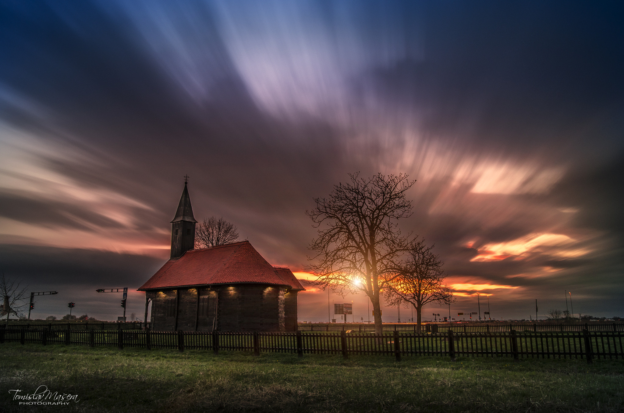 Nikon D5100 + Sigma 18-35mm F1.8 DC HSM Art sample photo. Kapelica ranjenog isusa photography