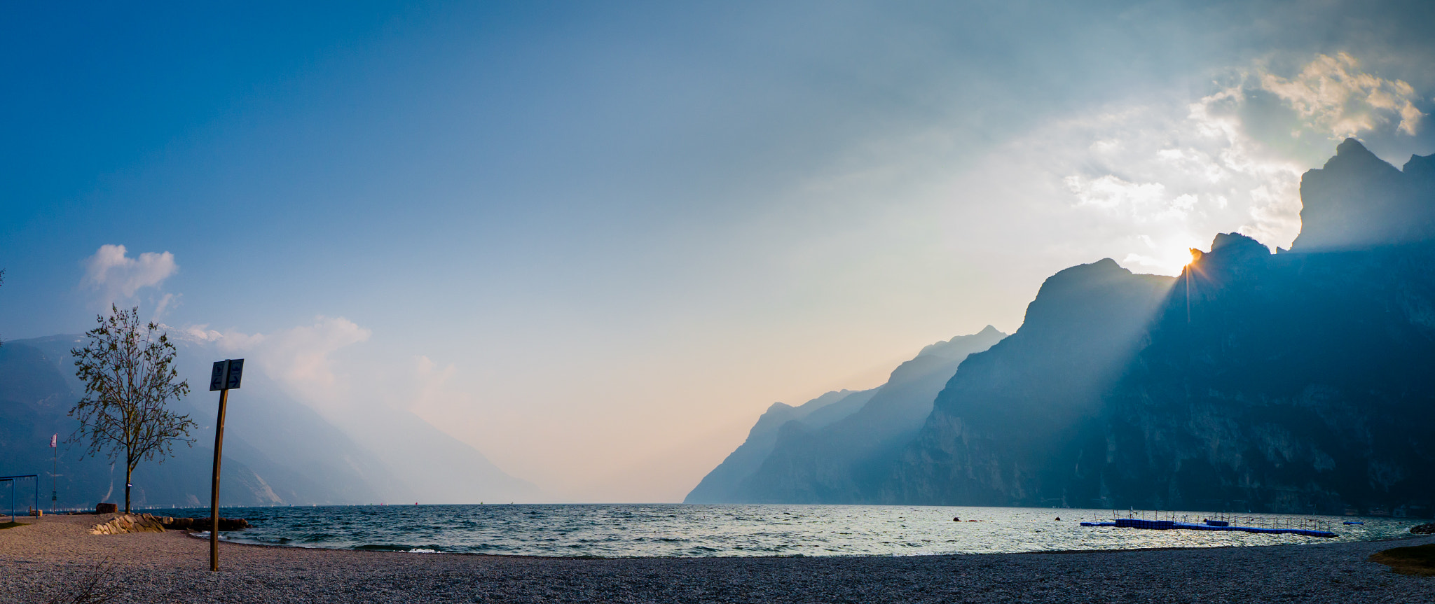 Panasonic Lumix DMC-GX8 + OLYMPUS M.8mm F1.8 sample photo. Lago di garda photography