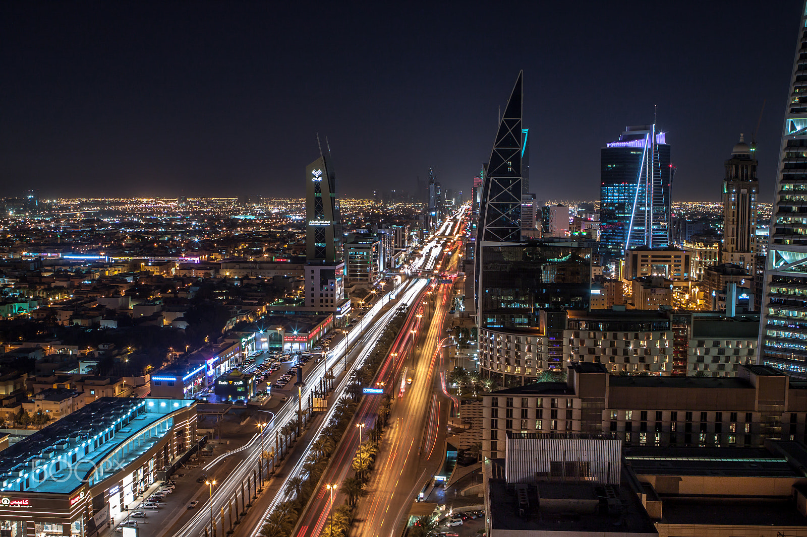 Canon EOS 500D (EOS Rebel T1i / EOS Kiss X3) + Canon EF 24-70mm F2.8L USM sample photo. Riyadh night beauty photography