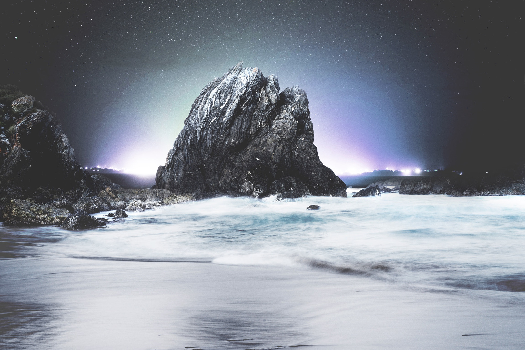 Sony a7R + Sony Sonnar T* FE 55mm F1.8 ZA sample photo. Long exposure under the stars at camel rock beach. photography