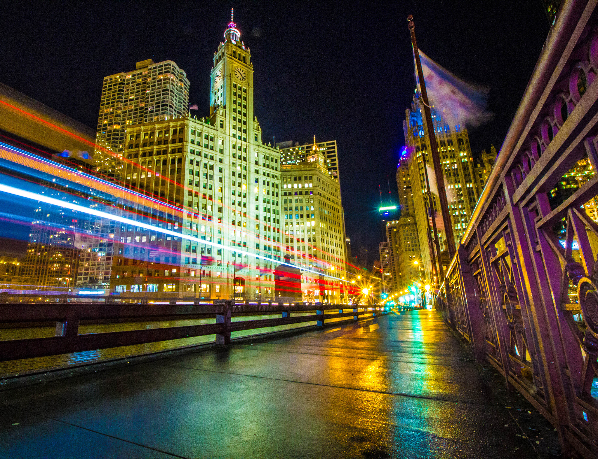 Canon EF-S 10-18mm F4.5–5.6 IS STM sample photo. Tribune light trail photography