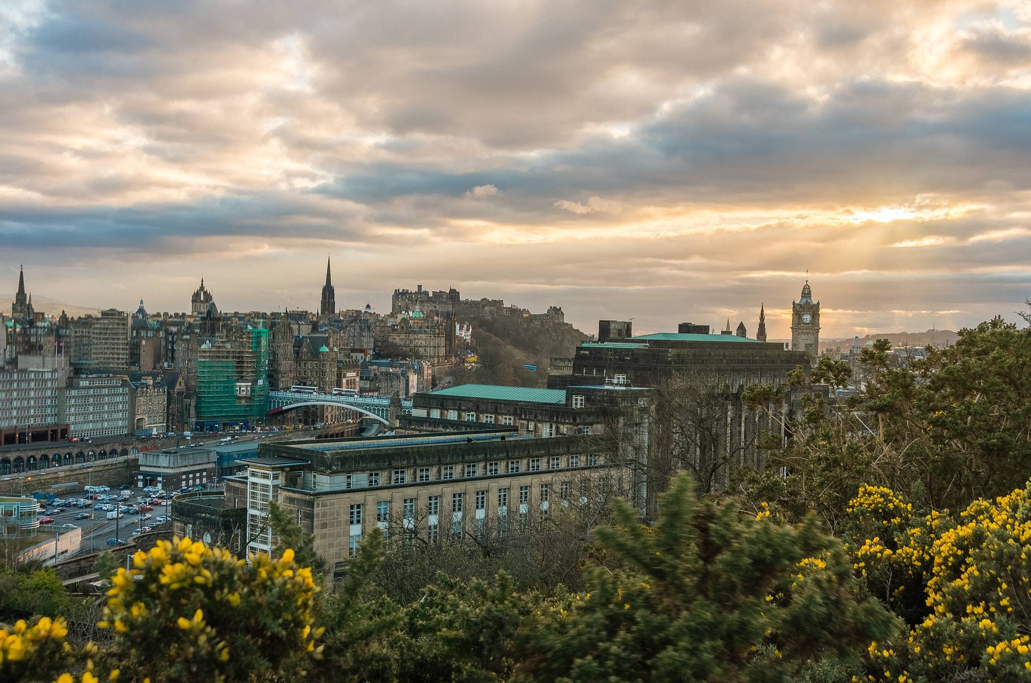 Pentax K-5 IIs sample photo. Edinburgh sightseeing from hill photography