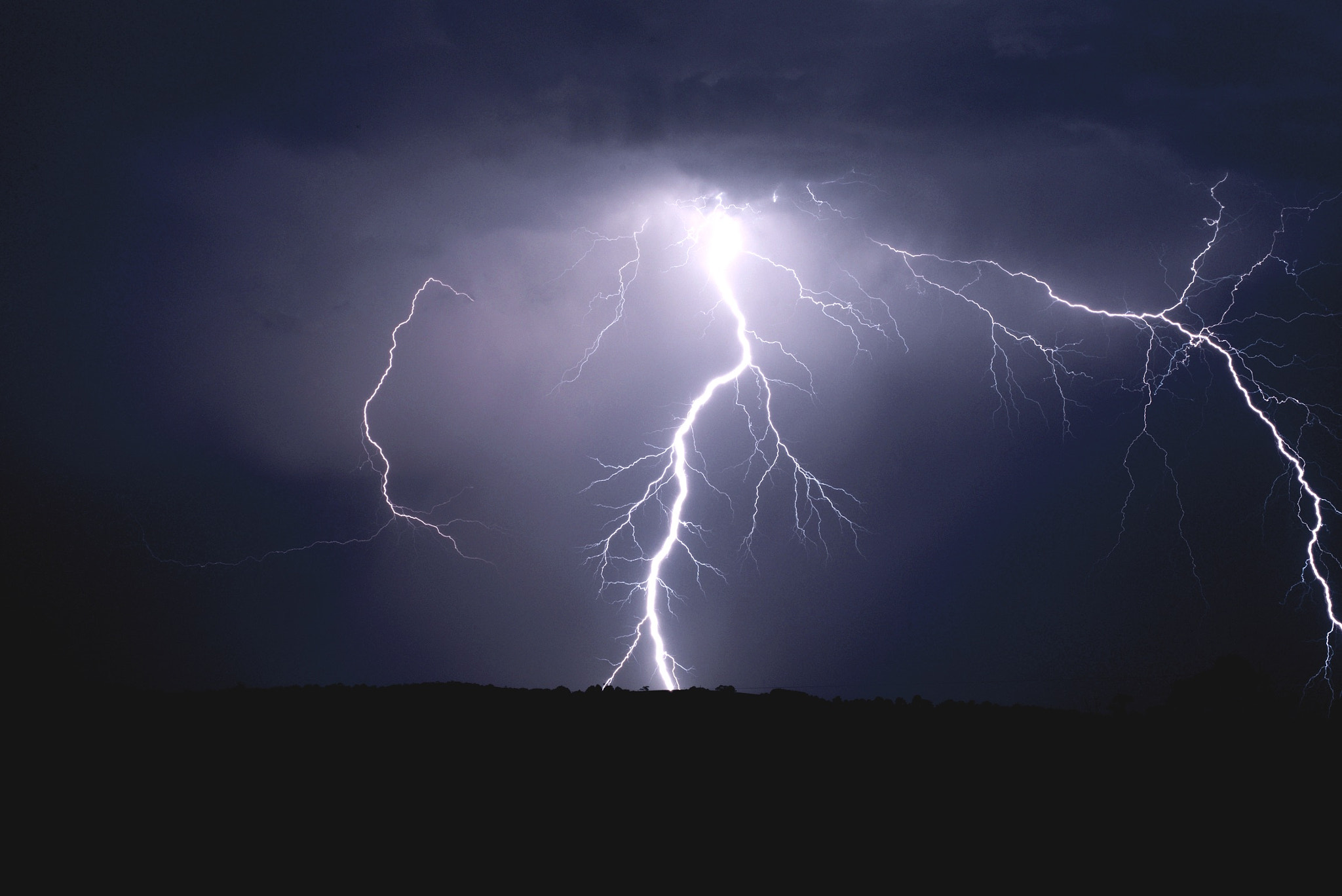 Sony a7R + Sony Sonnar T* FE 55mm F1.8 ZA sample photo. Lightning strike photography