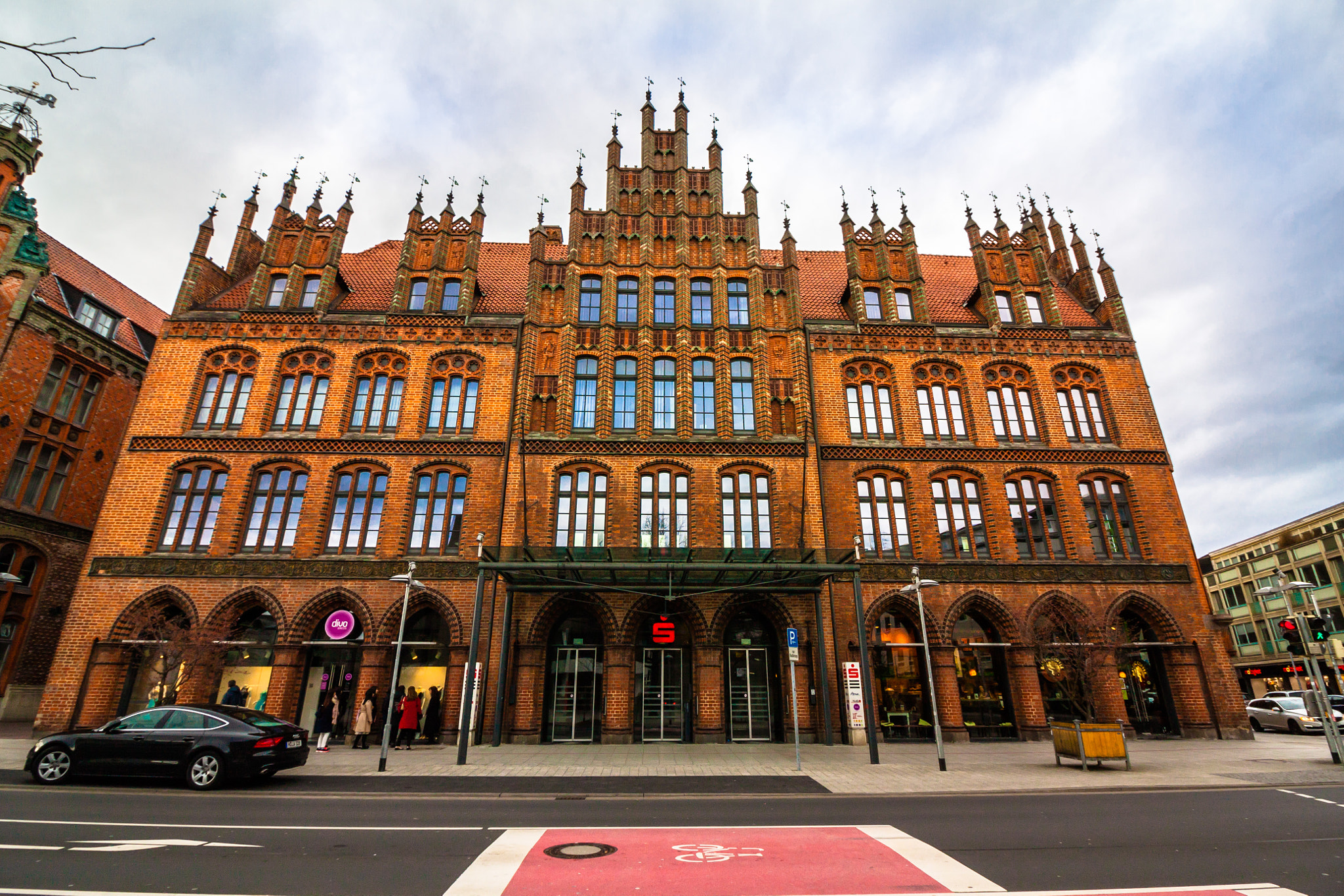 Canon EF-S 10-18mm F4.5–5.6 IS STM sample photo. Hannover altes rathaus photography