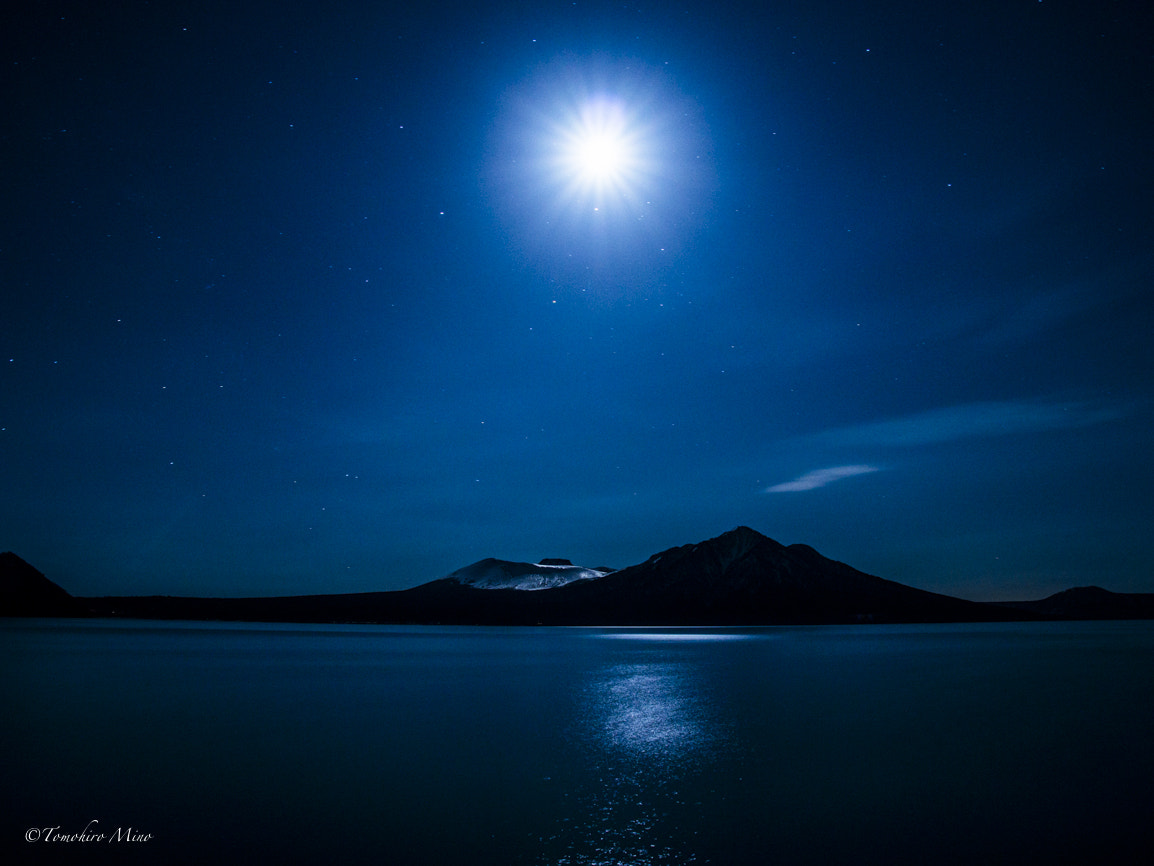 Ricoh GXR A16 sample photo. Lake shikotsu and the moon photography