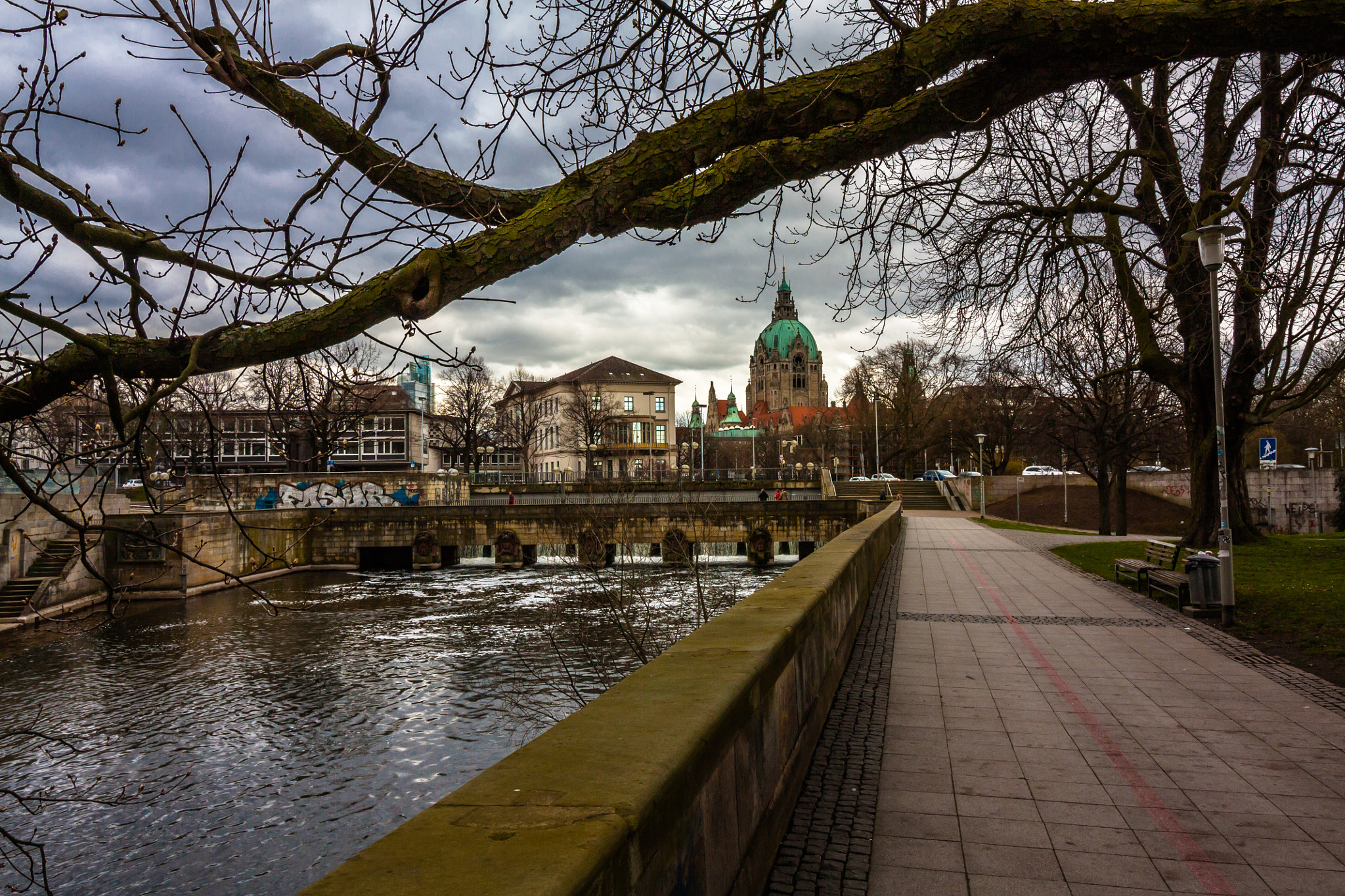 Canon EF-S 10-18mm F4.5–5.6 IS STM sample photo. Hannover leine in city center photography