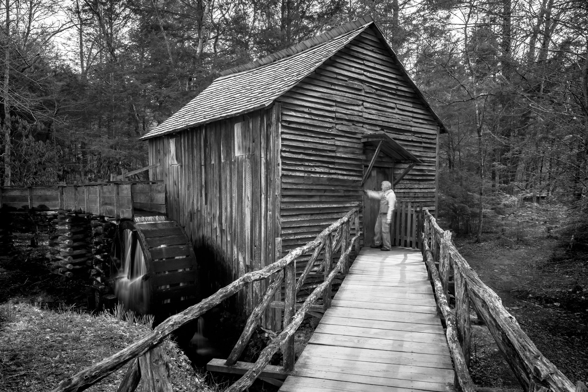 Tamron SP AF 17-50mm F2.8 XR Di II LD Aspherical (IF) sample photo. Cable mill photography