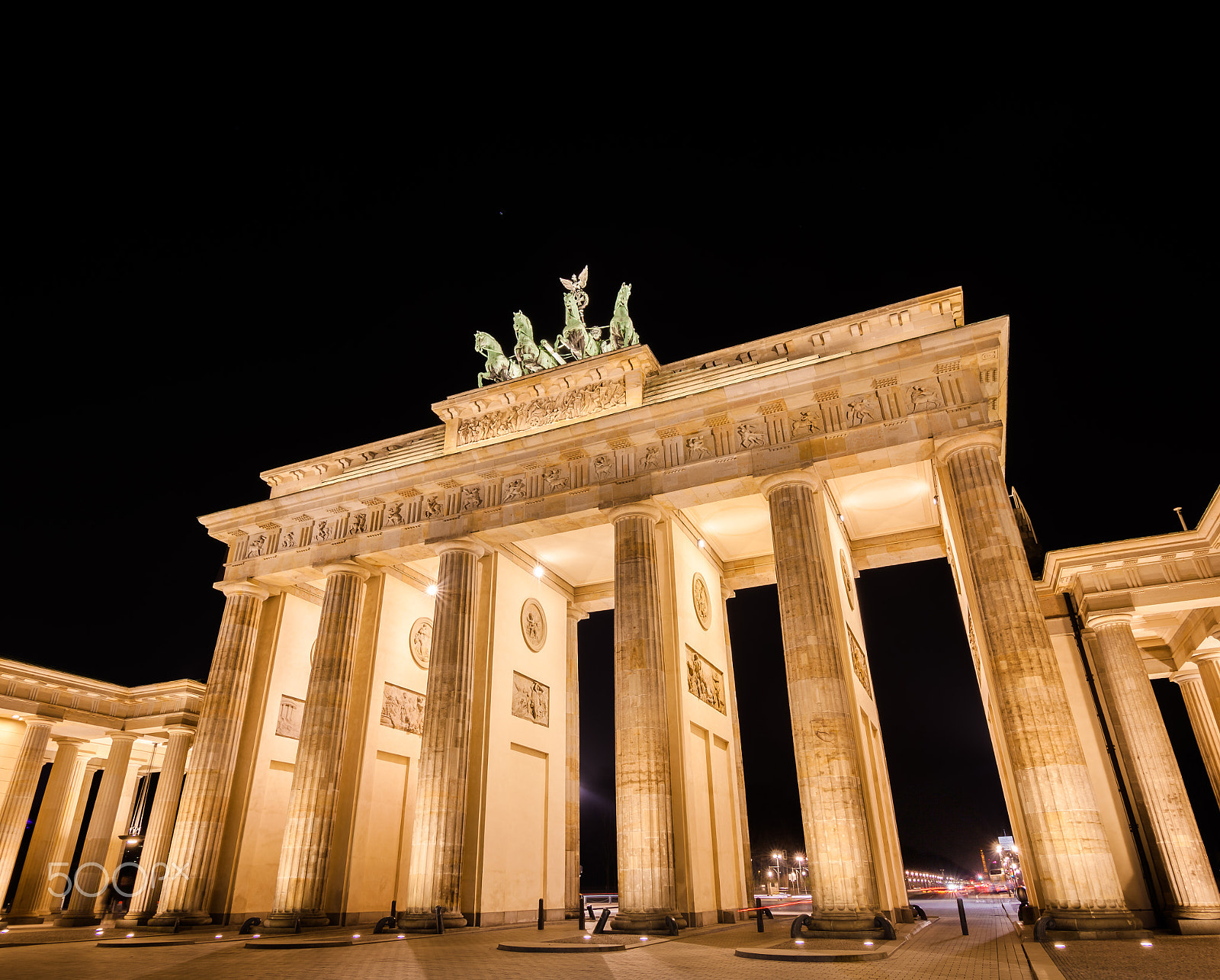 Canon EF-S 17-85mm F4-5.6 IS USM sample photo. Brandenburg gate at night, berlin. photography