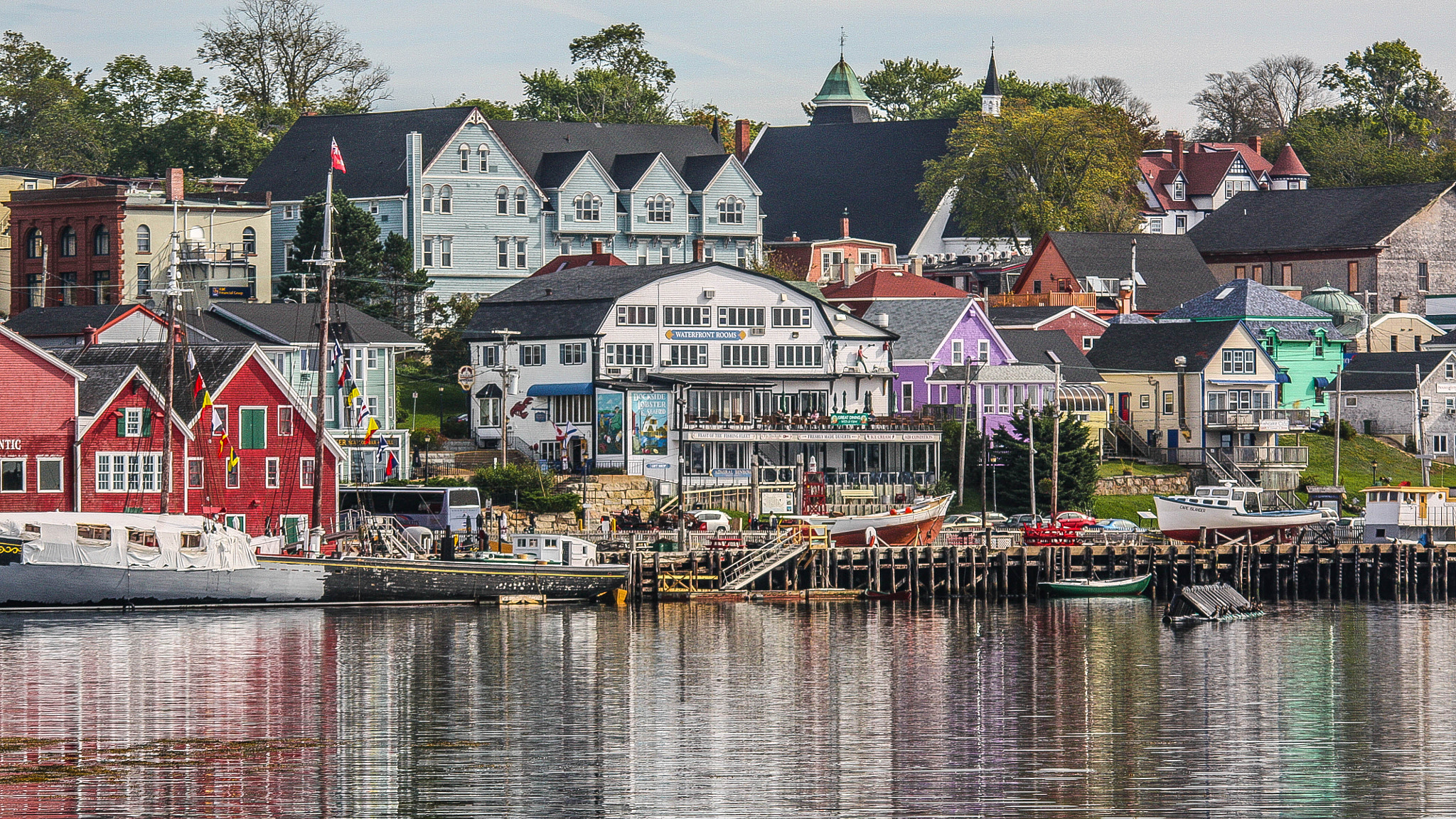 Sigma 150-500mm F5-6.3 DG OS HSM sample photo. Picturesque seaside town photography