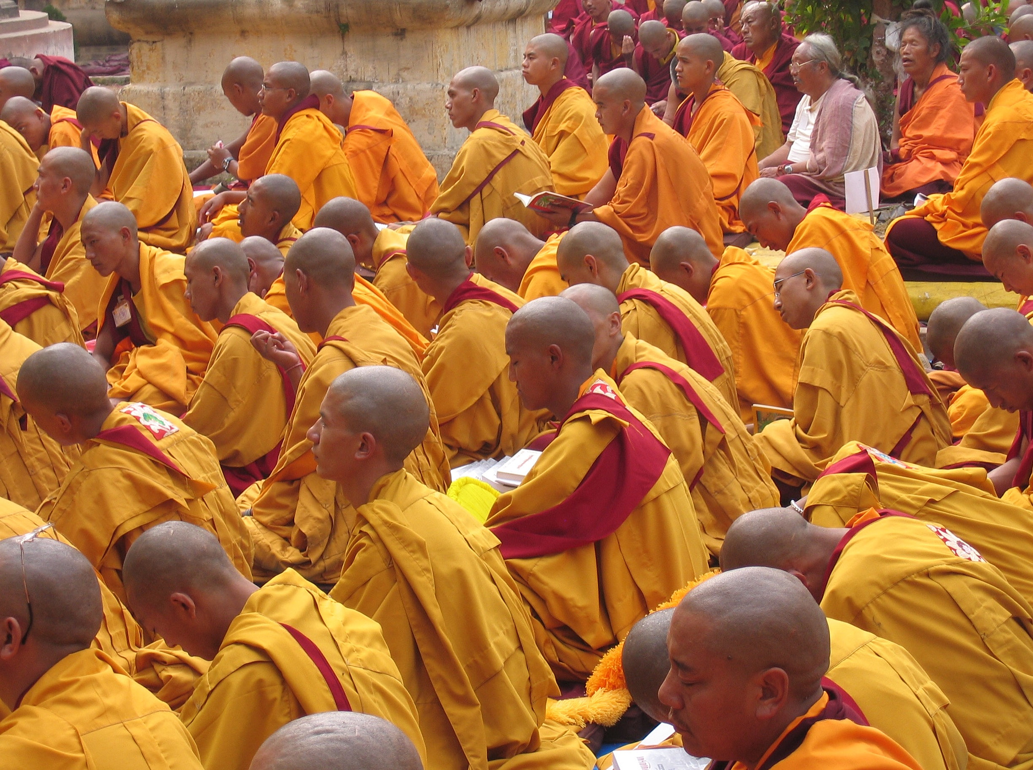 Canon PowerShot ELPH 520 HS (IXUS 500 HS / IXY 3) sample photo. Around the bodhi tree in bodhgaya, india photography