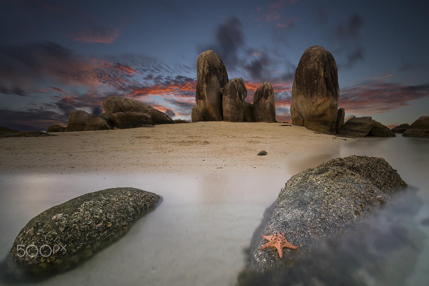 Sony Alpha DSLR-A850 + Minolta AF 17-35mm F2.8-4 (D) sample photo. Starfish sunset photography