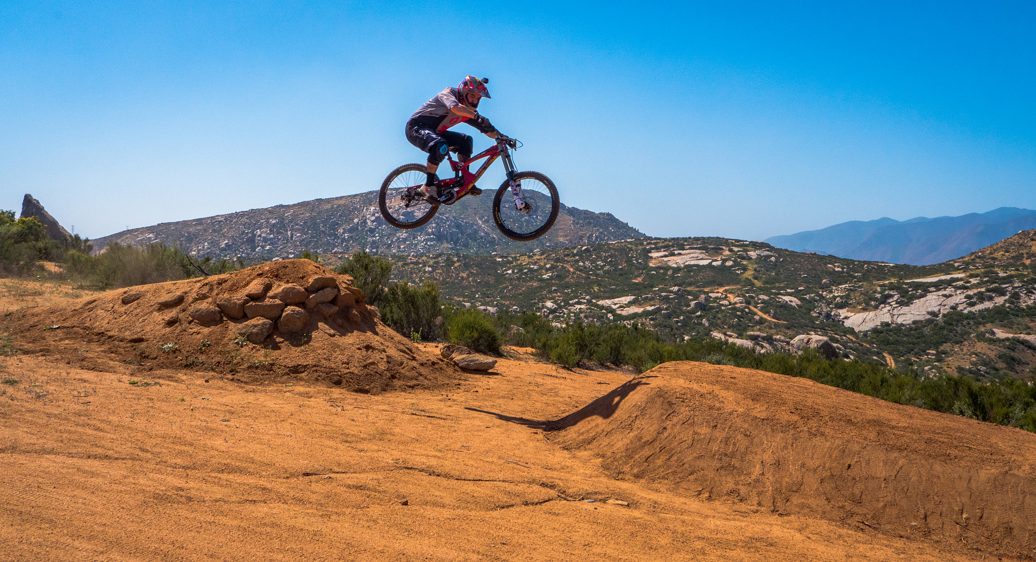 Panasonic Lumix DMC-GH4 sample photo. The first ramp of the downhill trail photography