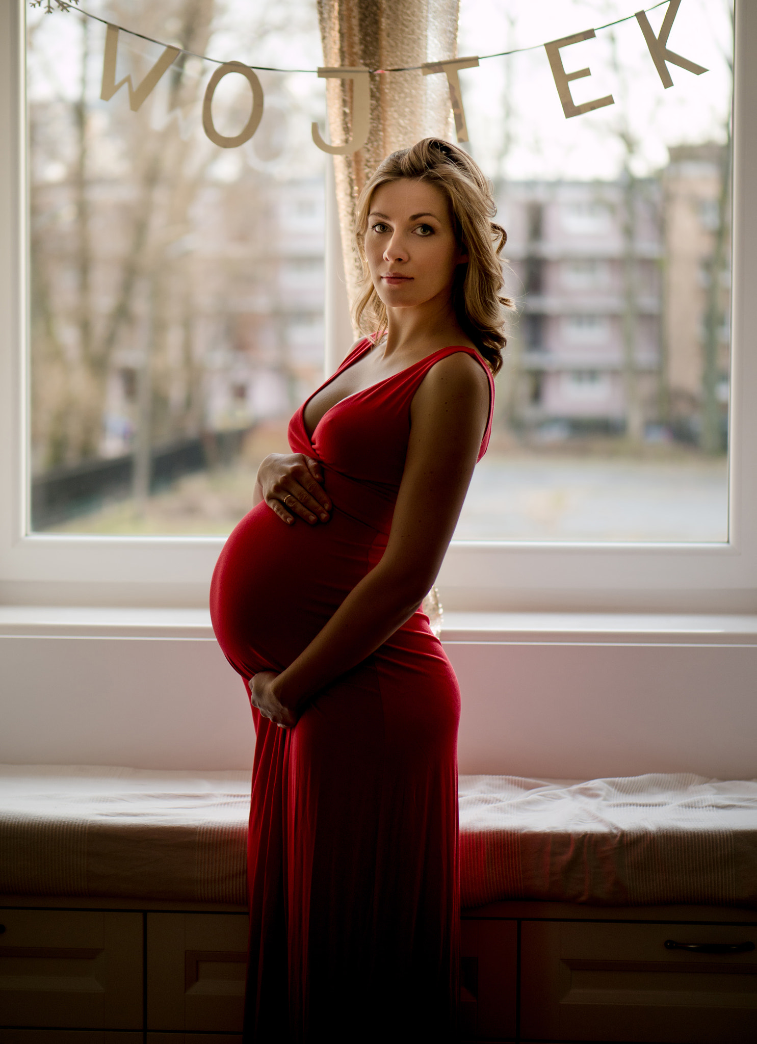 Panasonic Leica DG Nocticron 42.5mm F1.2 ASPH OIS sample photo. Pregnancy photography