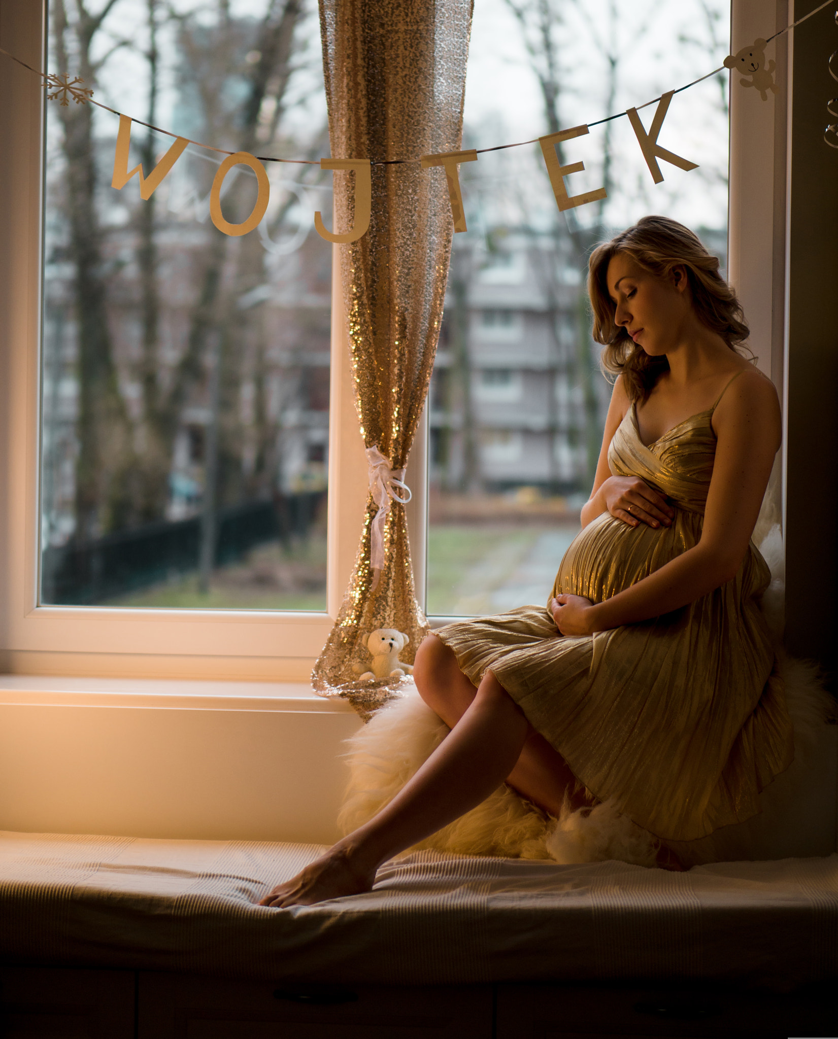 Panasonic Leica DG Nocticron 42.5mm F1.2 ASPH OIS sample photo. Pregnant woman photography