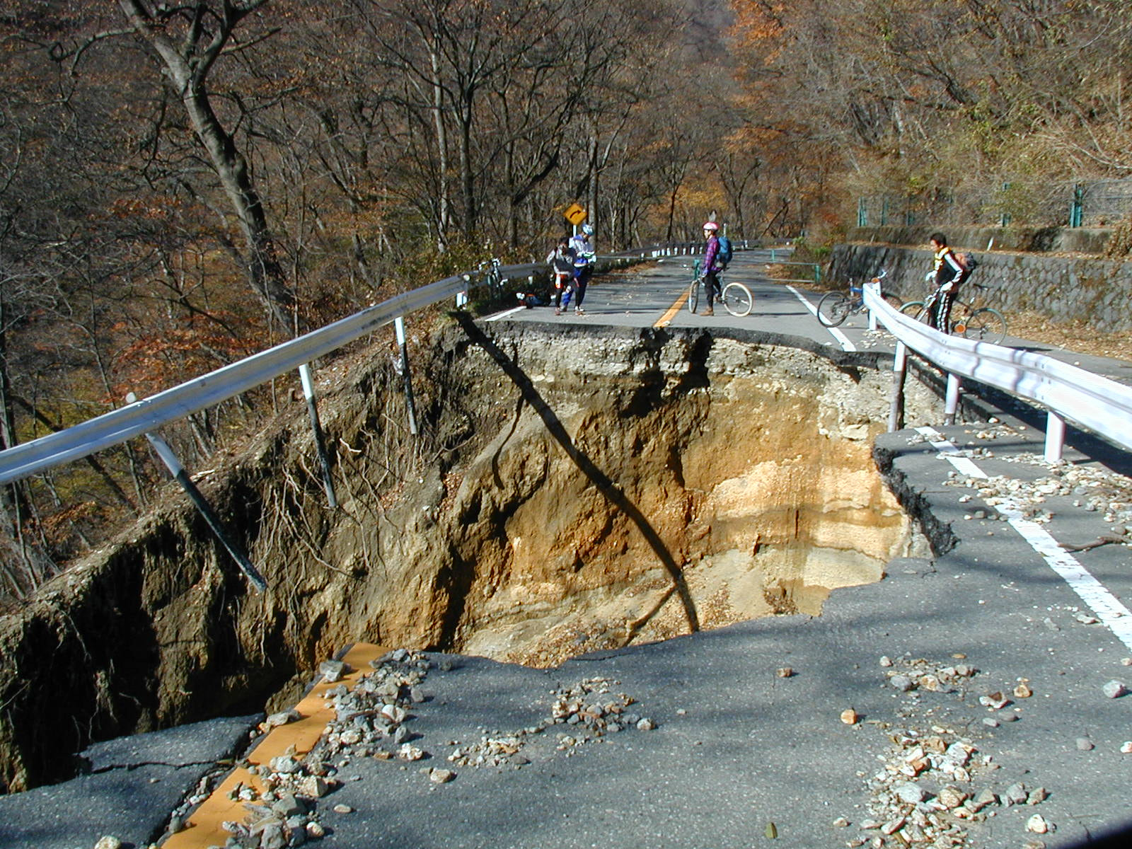Olympus C990Z,D490Z sample photo. Landslide photography