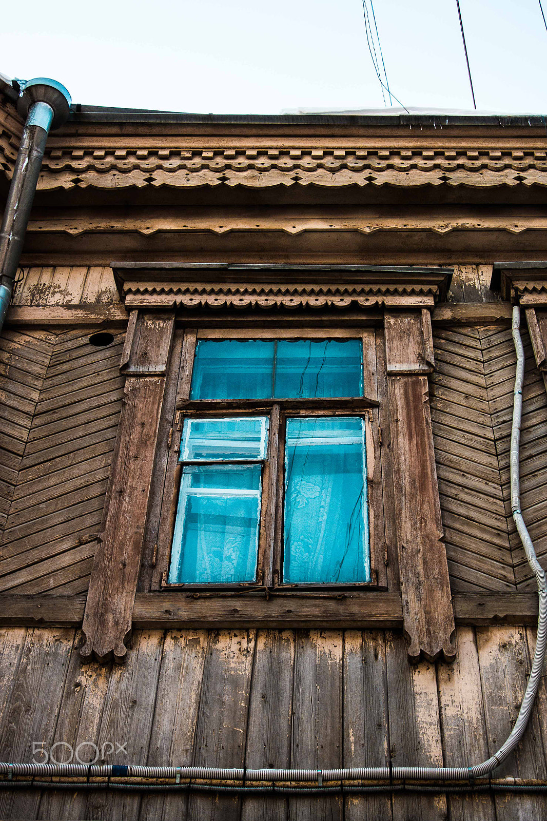 Nikon 1 V2 sample photo. Blue window photography
