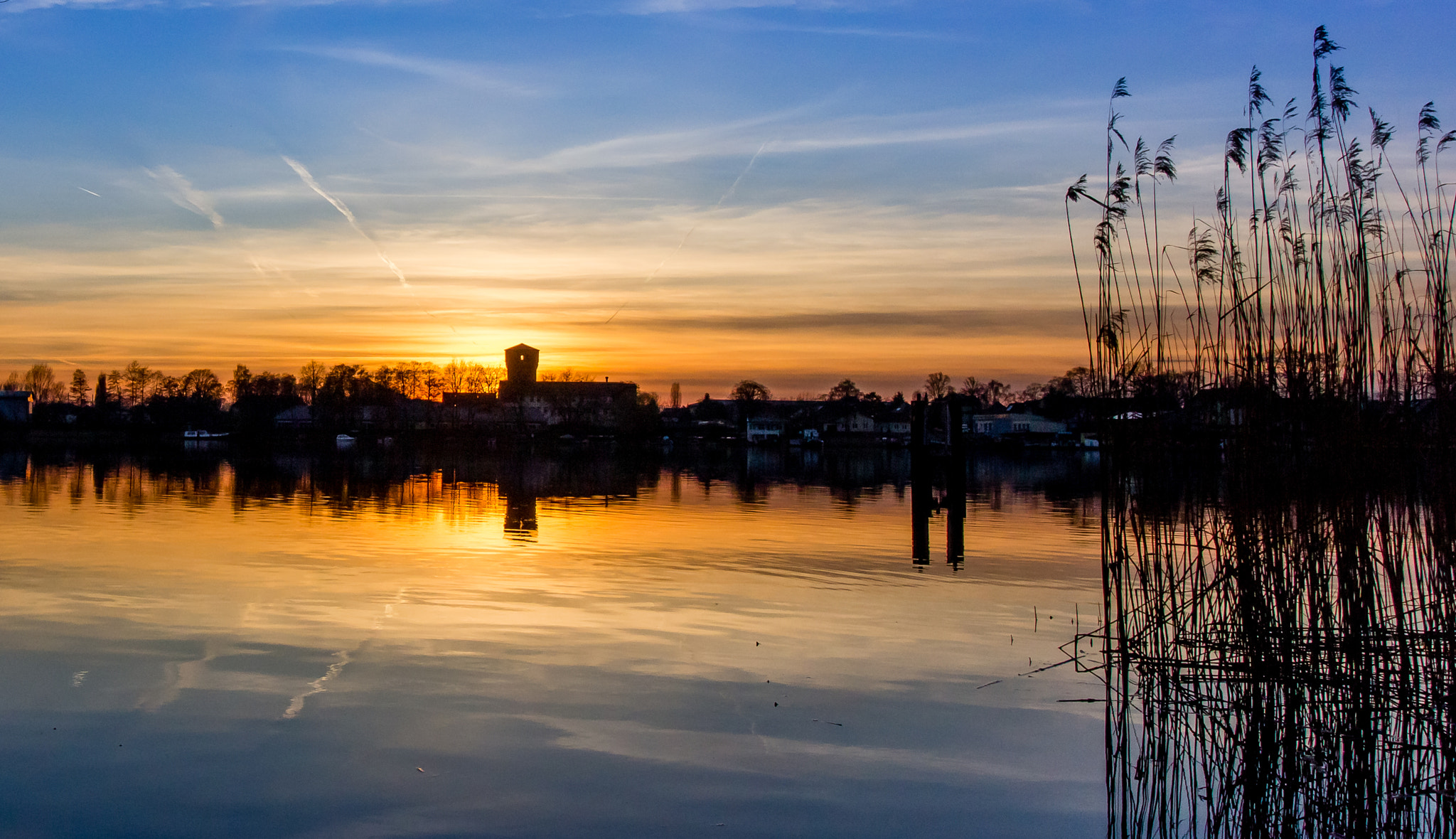 Canon EF-S 10-18mm F4.5–5.6 IS STM sample photo. Easter sunset photography