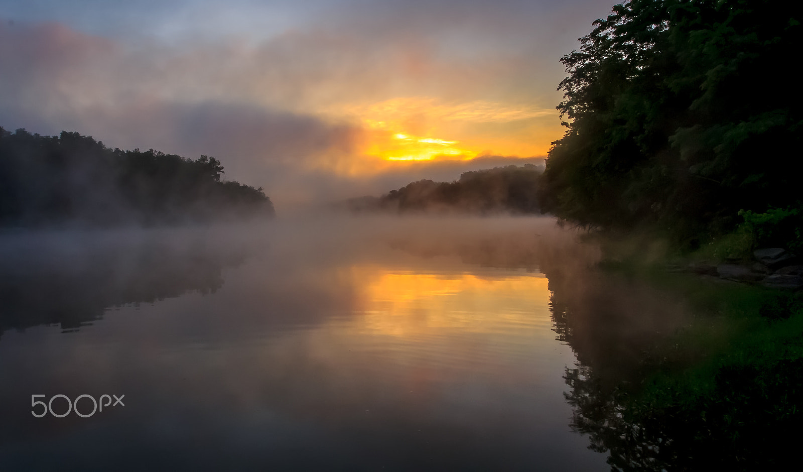 Canon EOS 550D (EOS Rebel T2i / EOS Kiss X4) + Canon EF 17-40mm F4L USM sample photo. Sunrise at kincaid lake photography