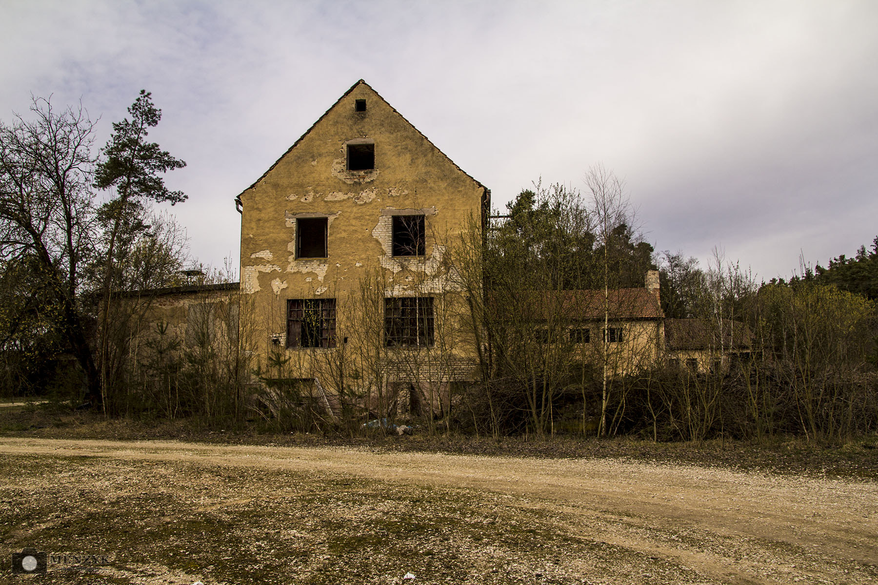 Canon EOS 60D + Canon TS-E 90mm F2.8 Tilt-Shift sample photo. Lost places photography