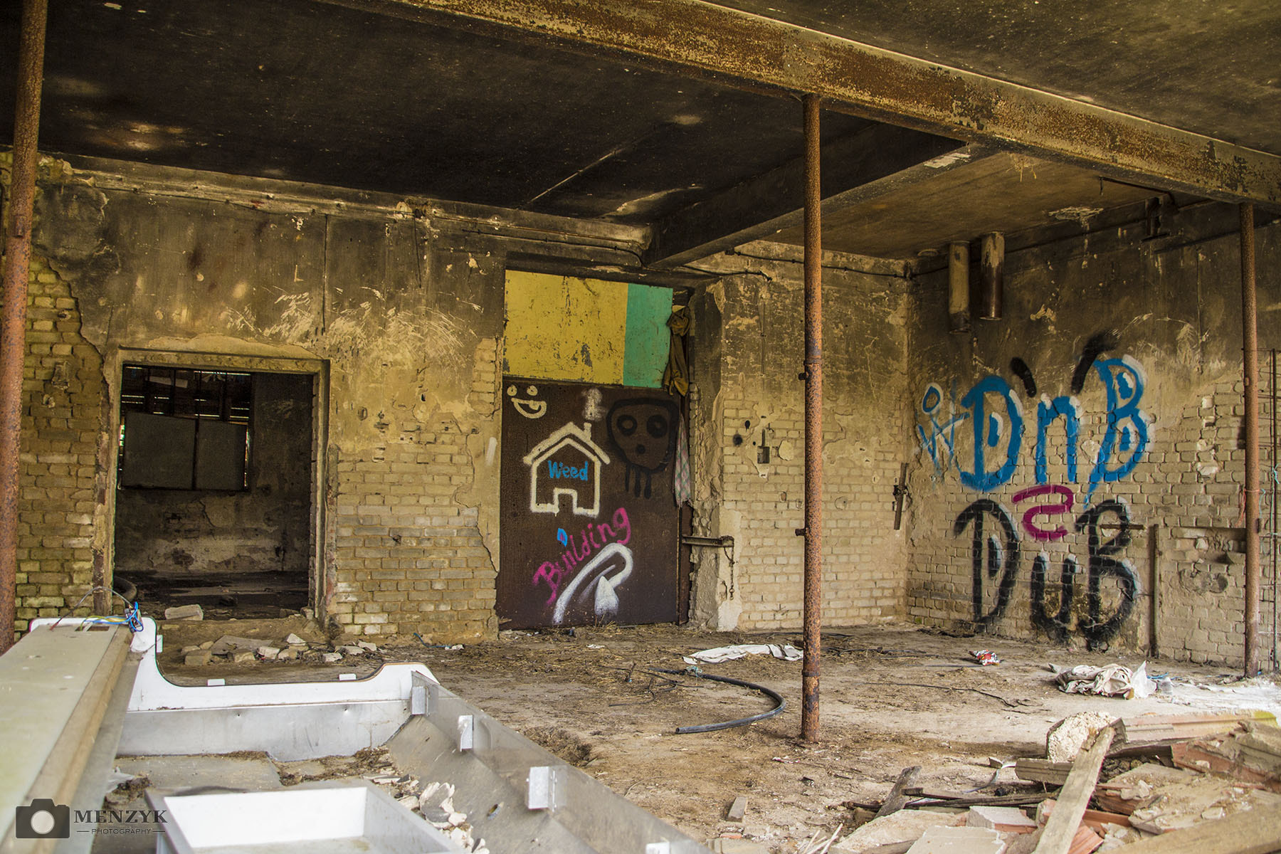 Canon EOS 60D + Canon TS-E 90mm F2.8 Tilt-Shift sample photo. Lost places photography