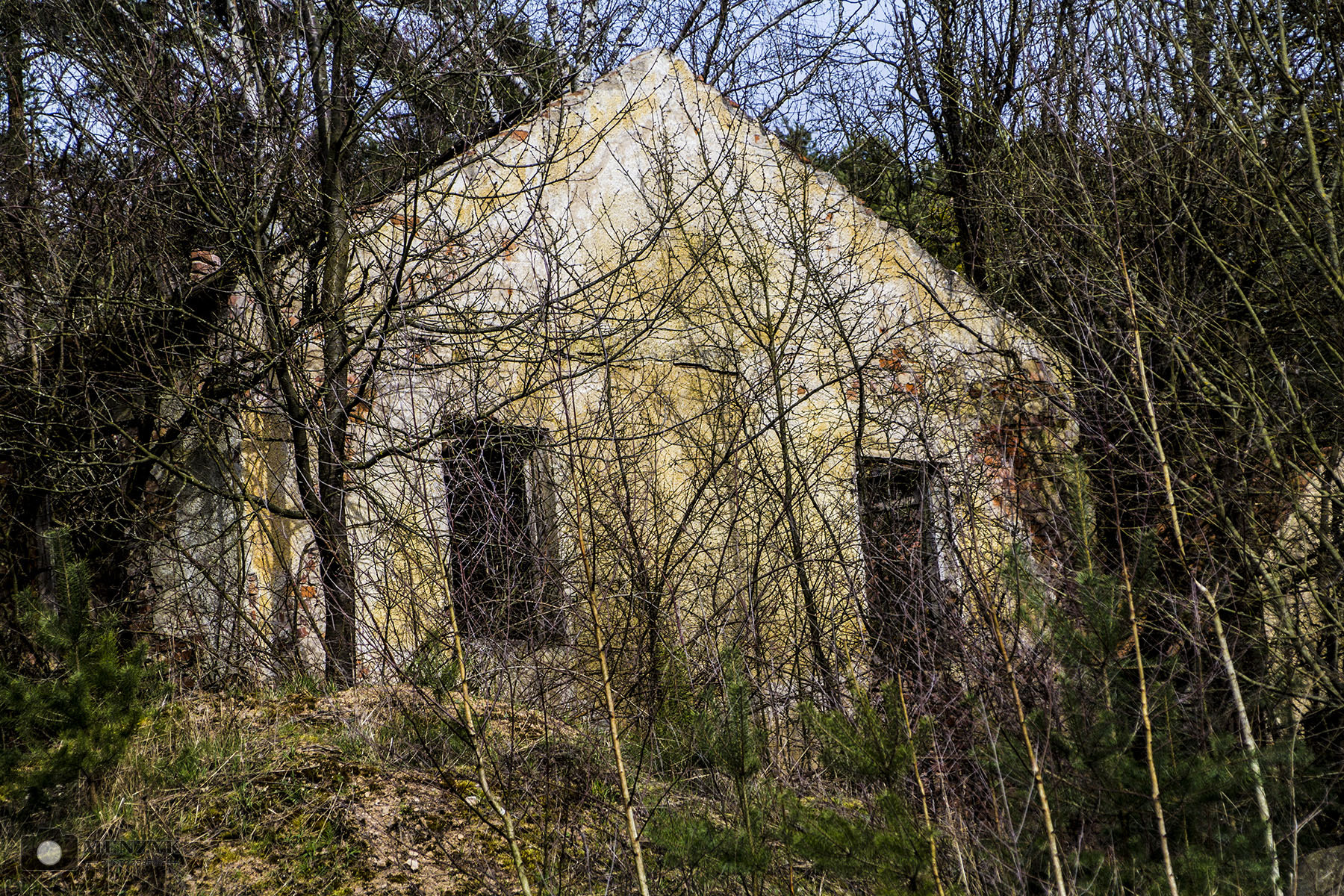 Canon EOS 60D + Canon TS-E 90mm F2.8 Tilt-Shift sample photo. Lost places photography
