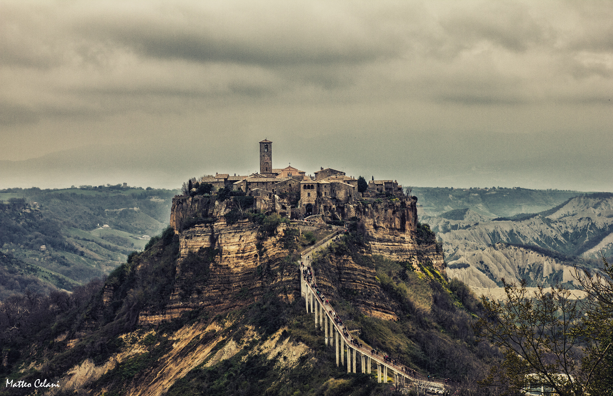 Canon EOS 550D (EOS Rebel T2i / EOS Kiss X4) + Sigma 24-70mm F2.8 EX DG Macro sample photo. Civita di bagnoregio, the town that is dying photography