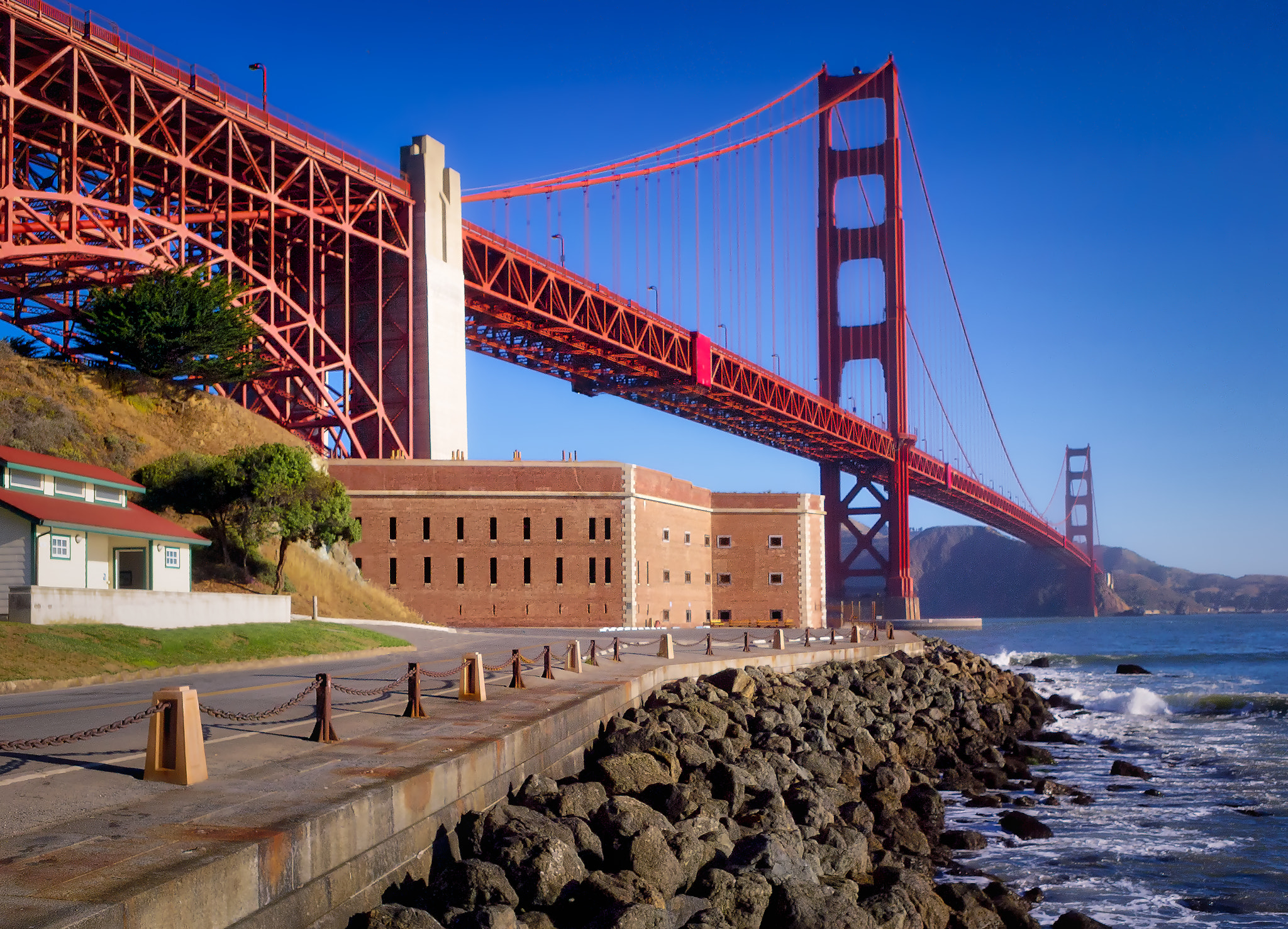 Olympus PEN E-PL1 + Olympus M.Zuiko Digital 17mm F2.8 Pancake sample photo. Golden gate bridge photography